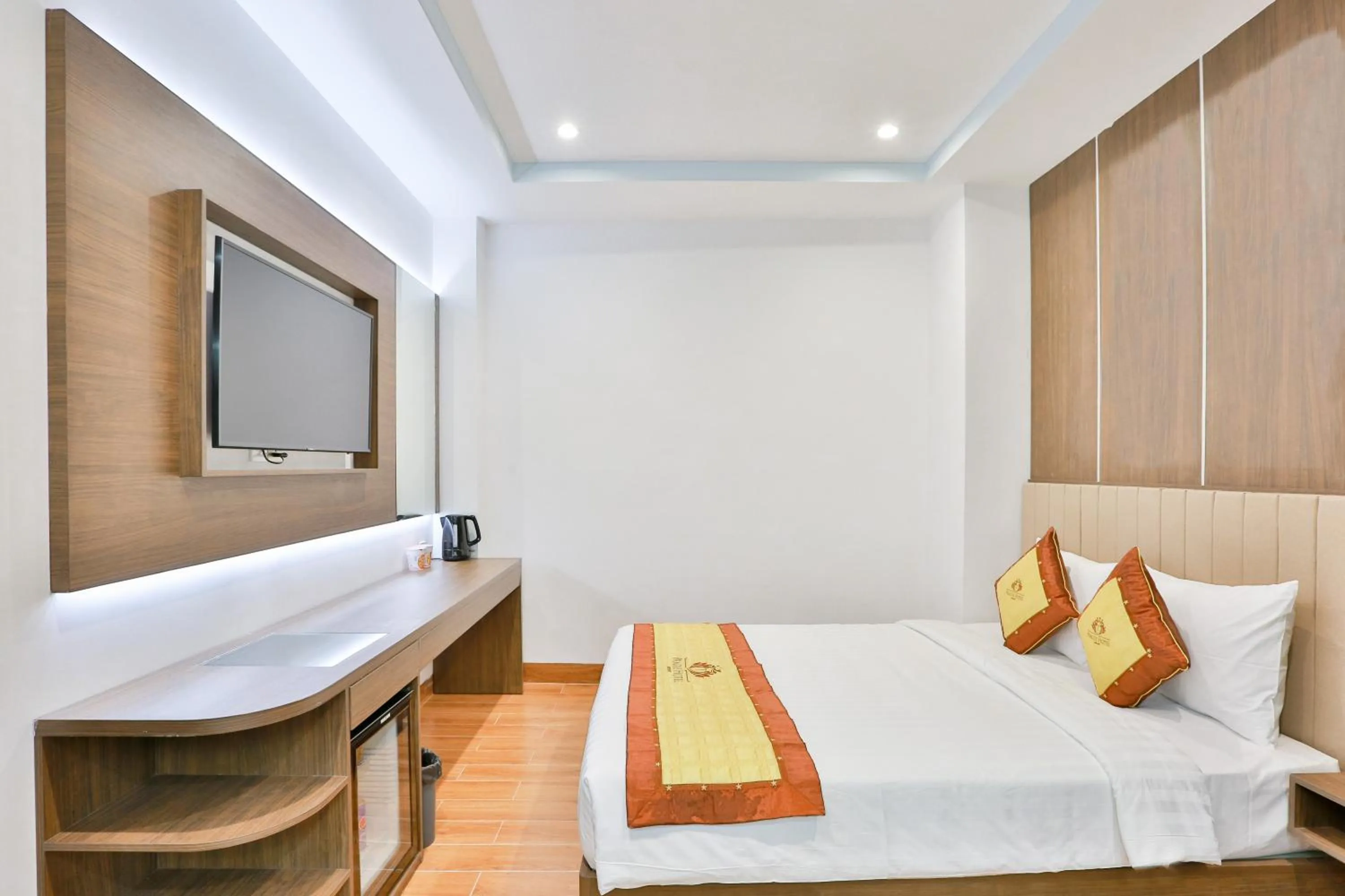 TV and multimedia, Bed in Prague Saigon Airport Hotel