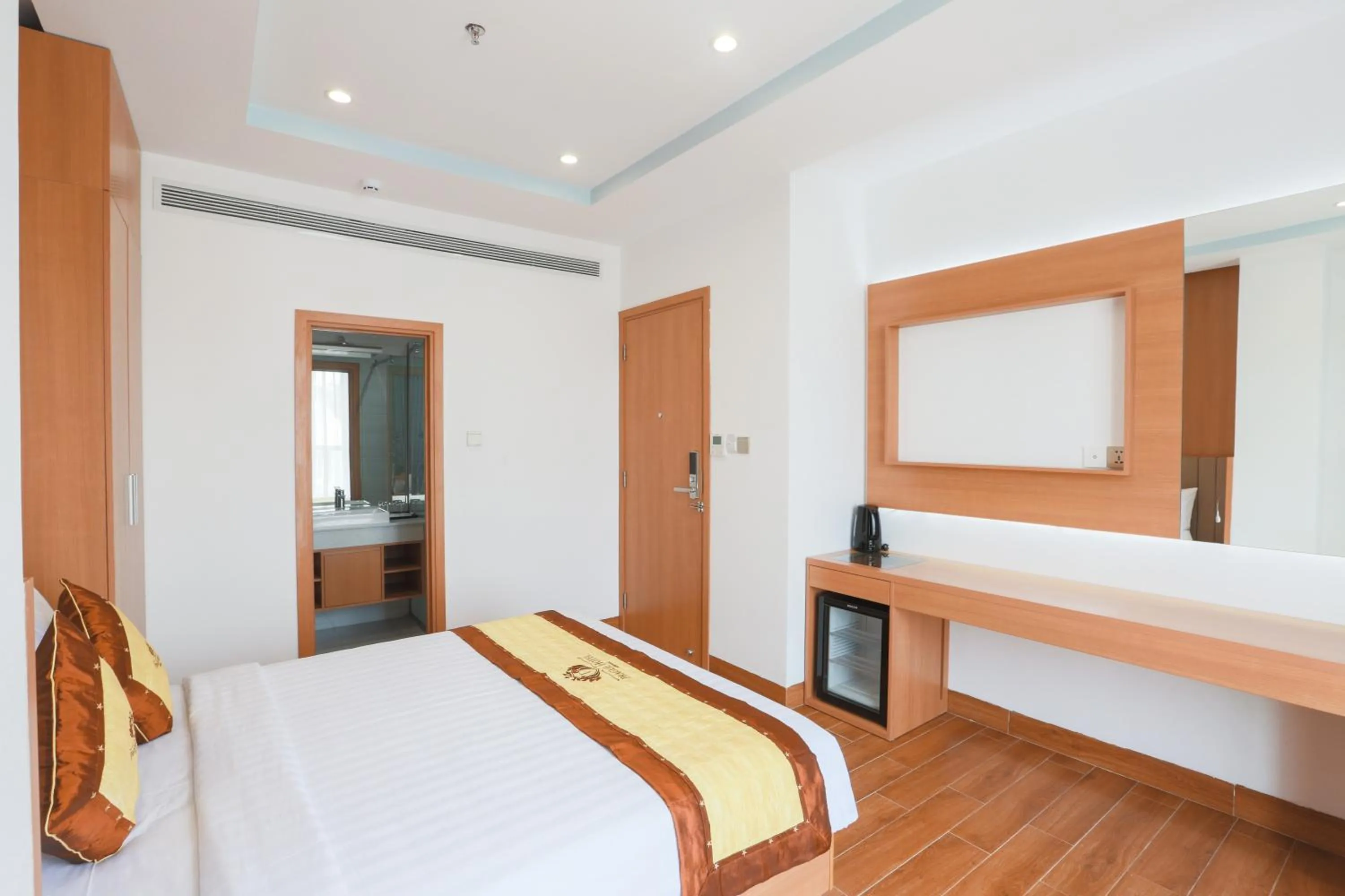 Photo of the whole room, Bed in Prague Saigon Airport Hotel