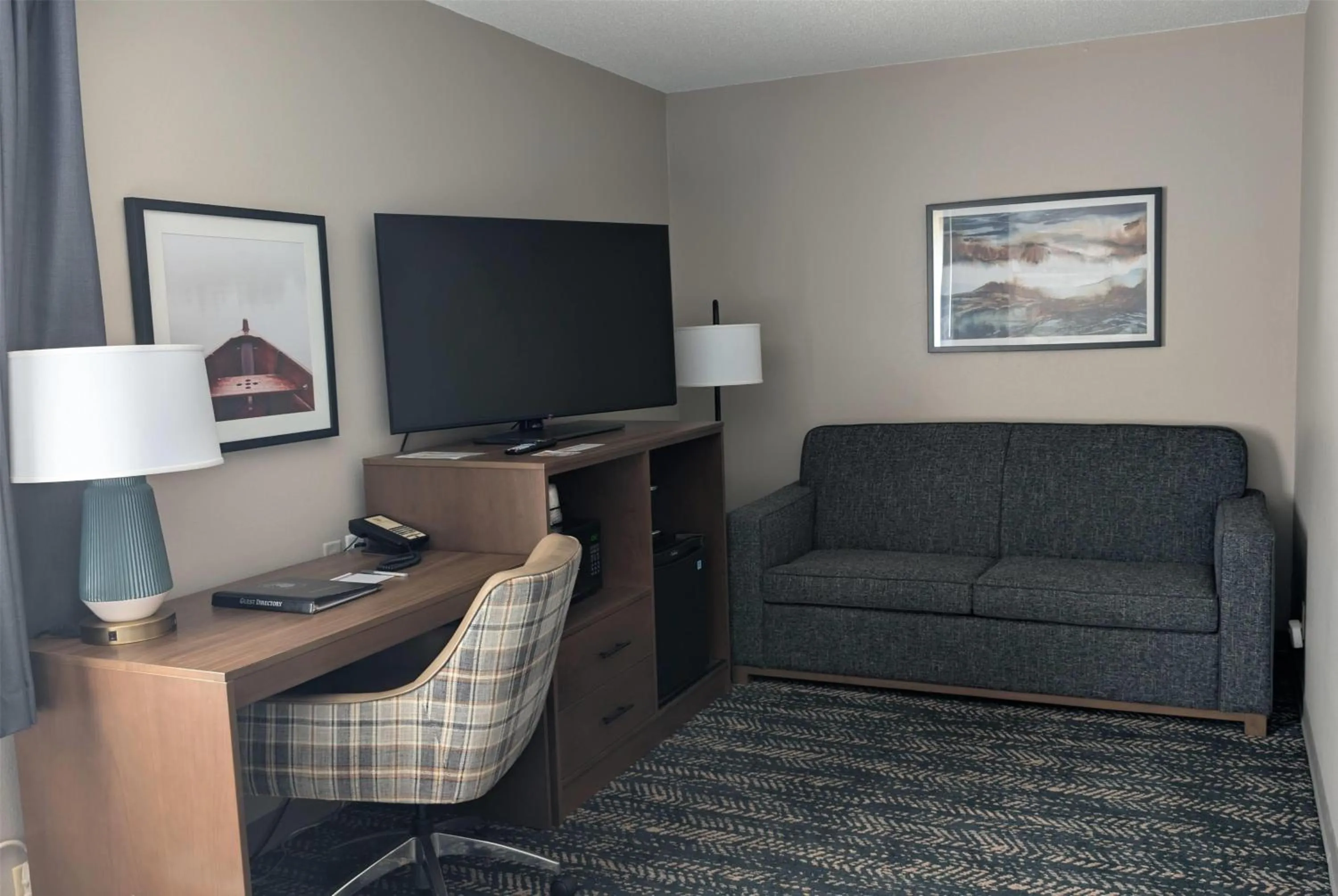 Photo of the whole room in Super 8 by Wyndham Perham