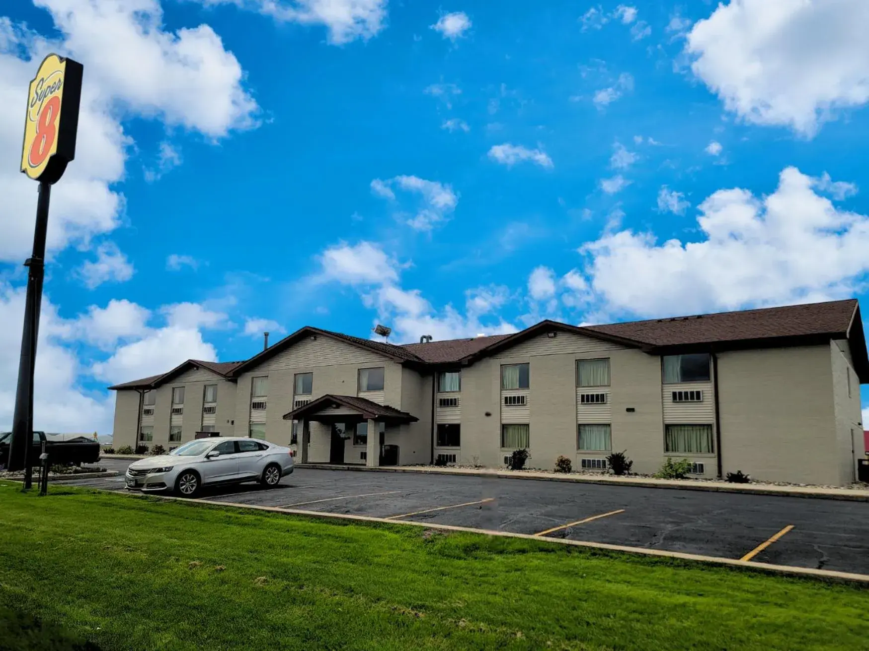 Property building in Super 8 by Wyndham Perham Property building in Super 8 by Wyndham Perham