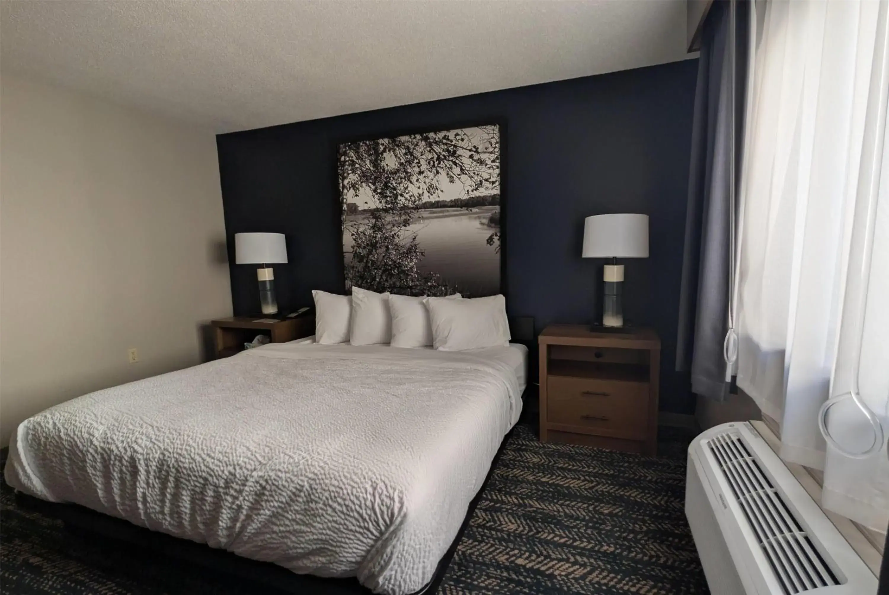 King Room with One King Bed and Bathtub with Grab Bars - Accessible - Non-Smoking in Super 8 by Wyndham Perham King Room with One King Bed and Bathtub with Grab Bars - Accessible - Non-Smoking in Super 8 by Wyndham Perham