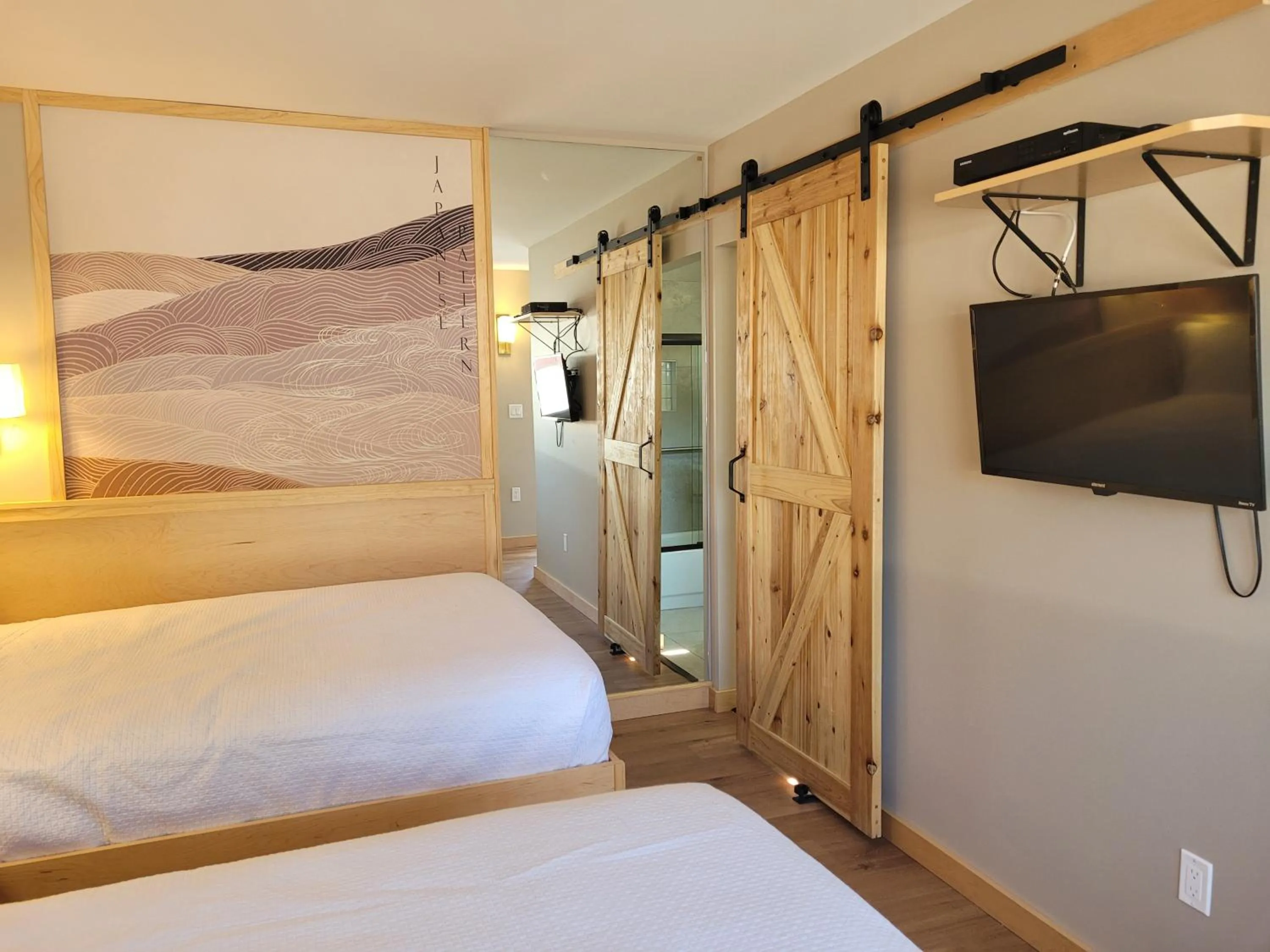 Bed in Greenview Inn Riverhead