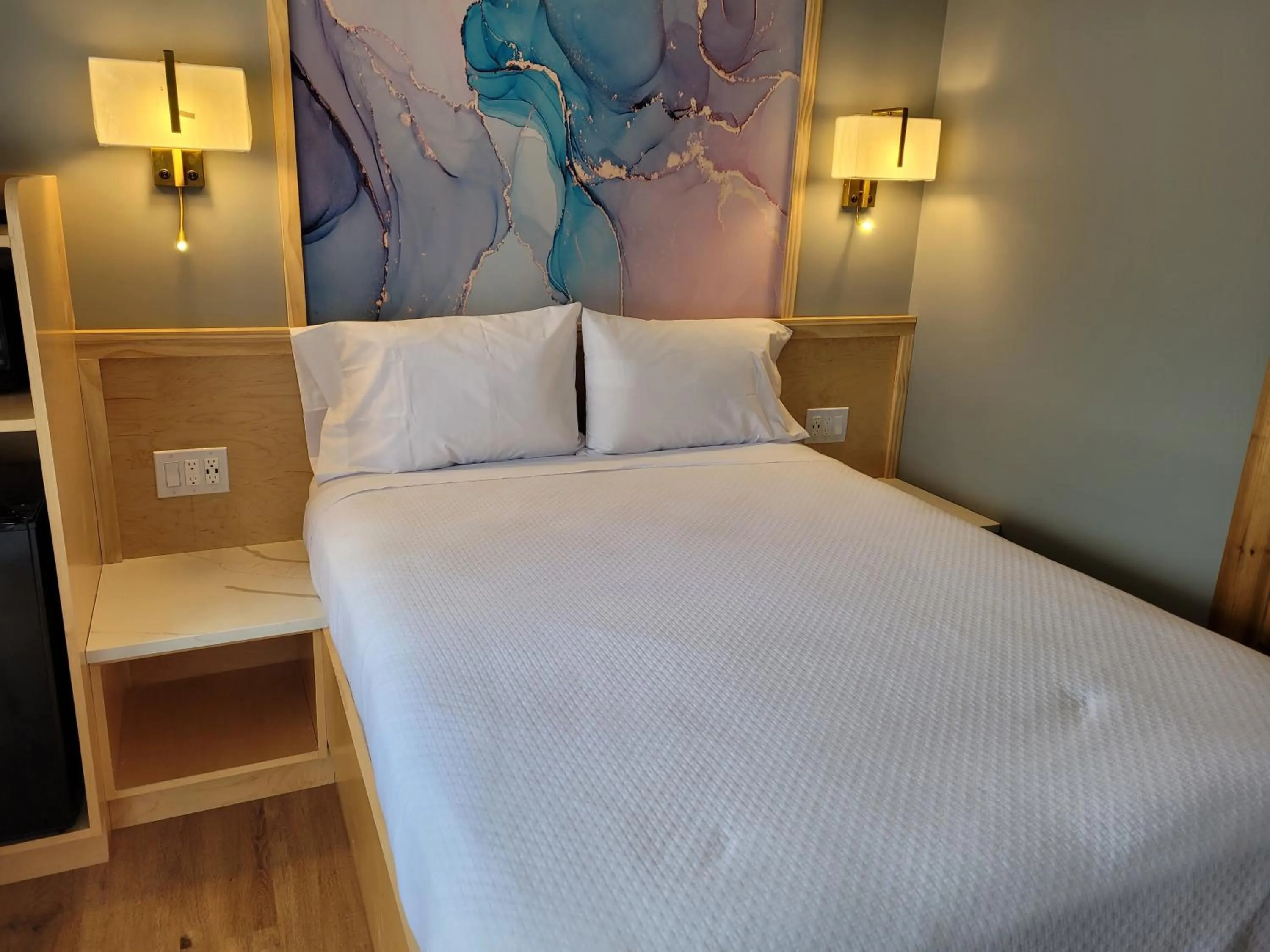 Bed in Greenview Inn Riverhead