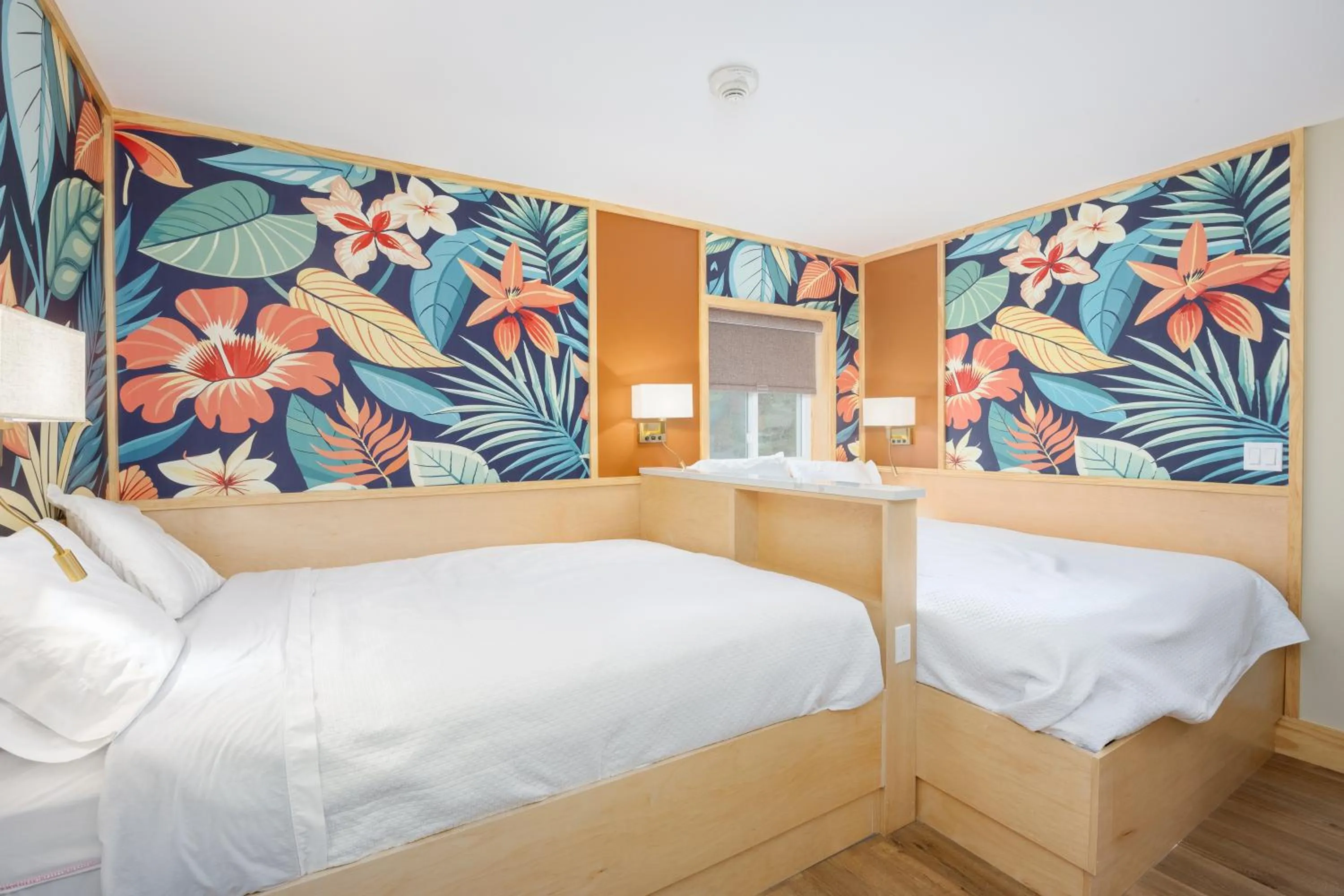 Bed in Greenview Inn Riverhead