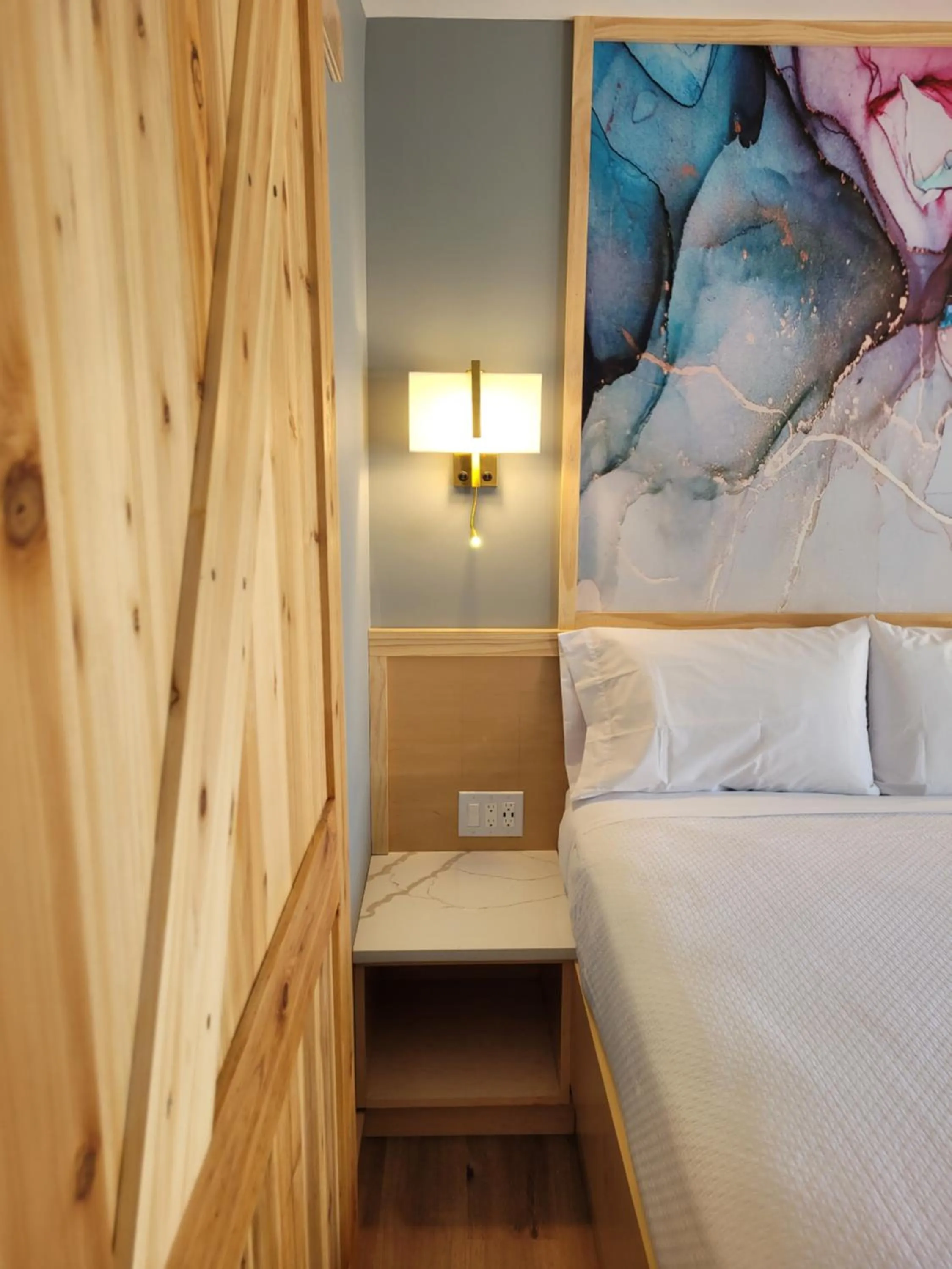 Bed in Greenview Inn Riverhead