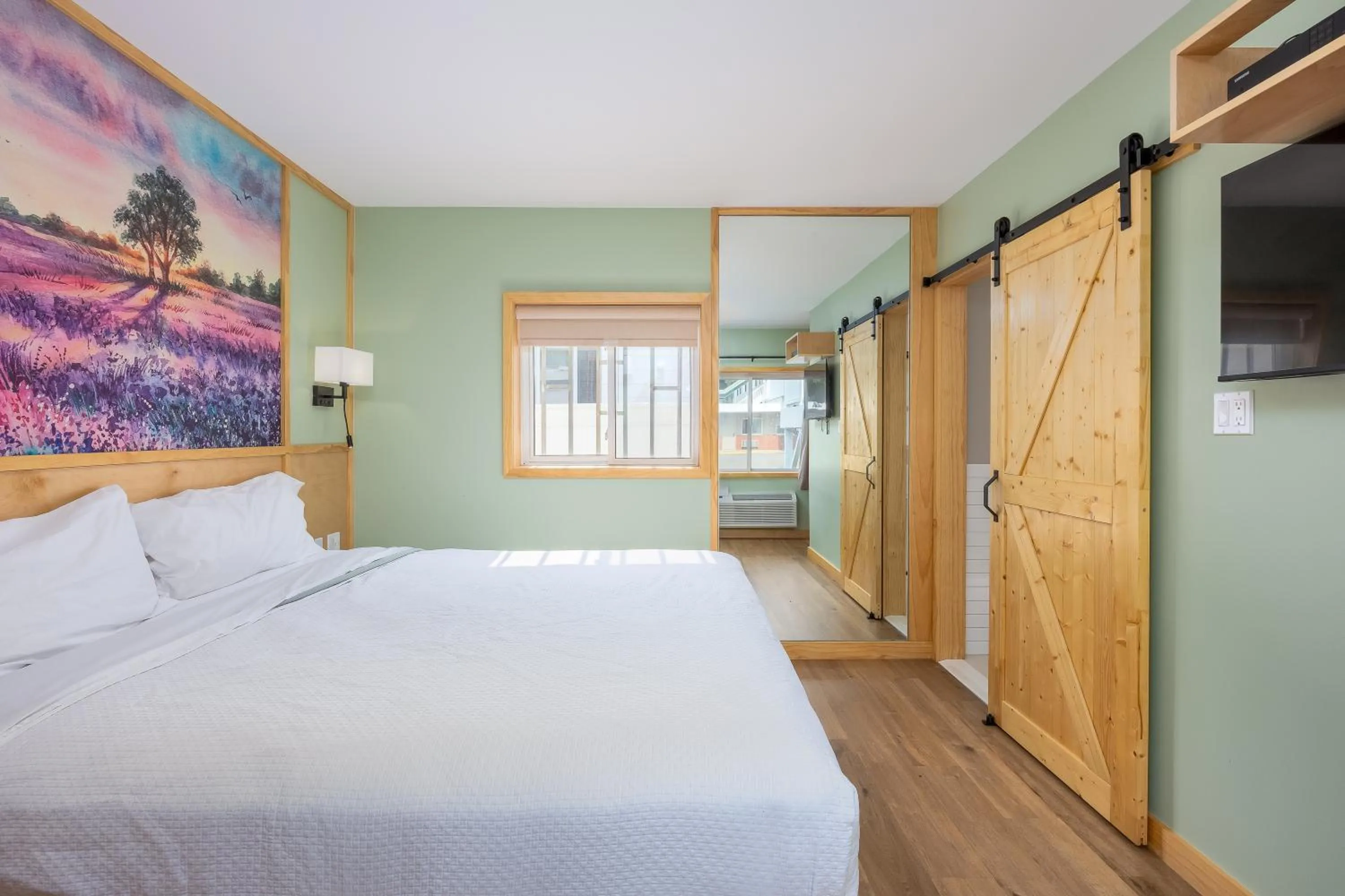 Bed in Greenview Inn Riverhead