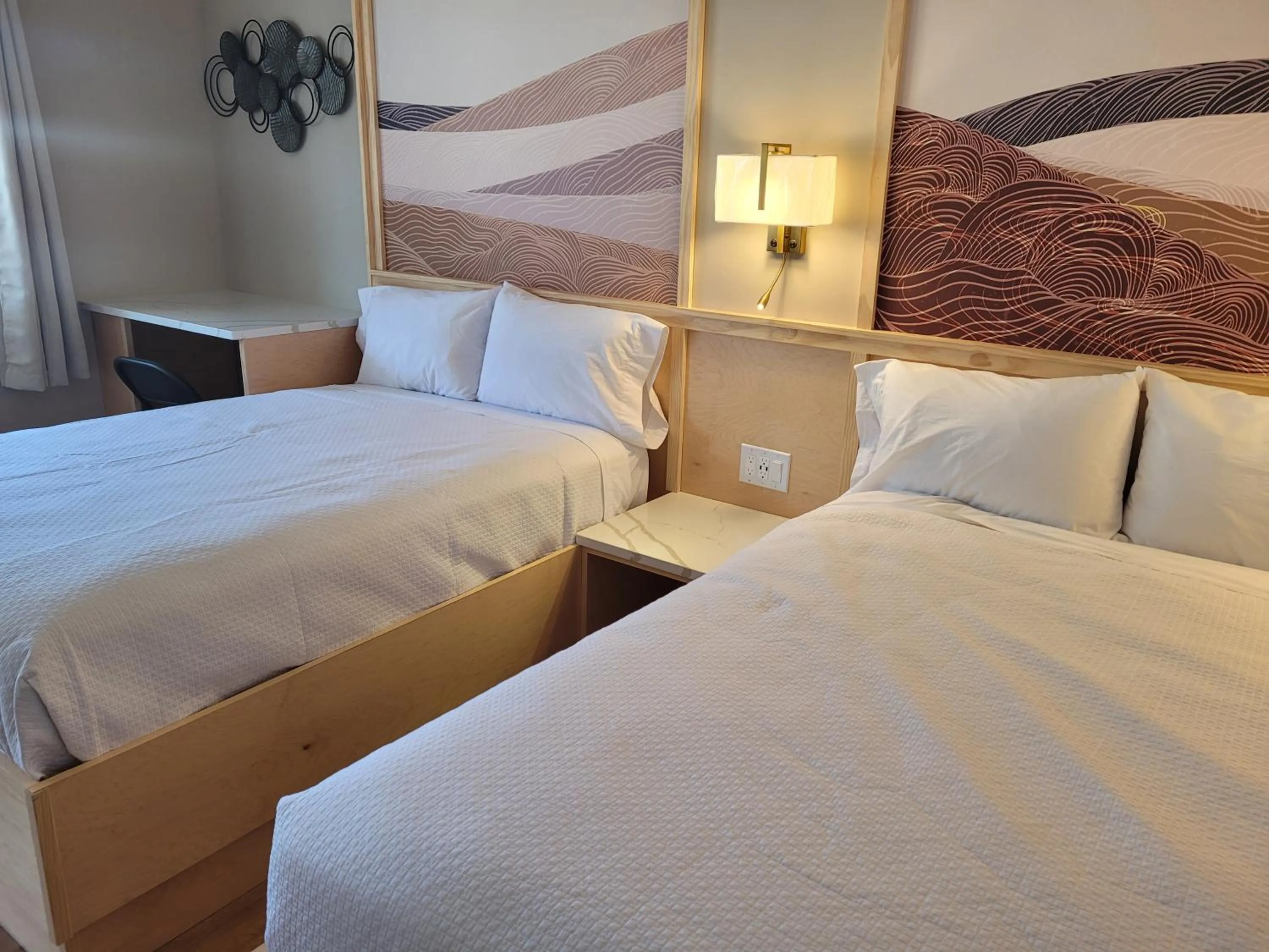 Bed in Greenview Inn Riverhead