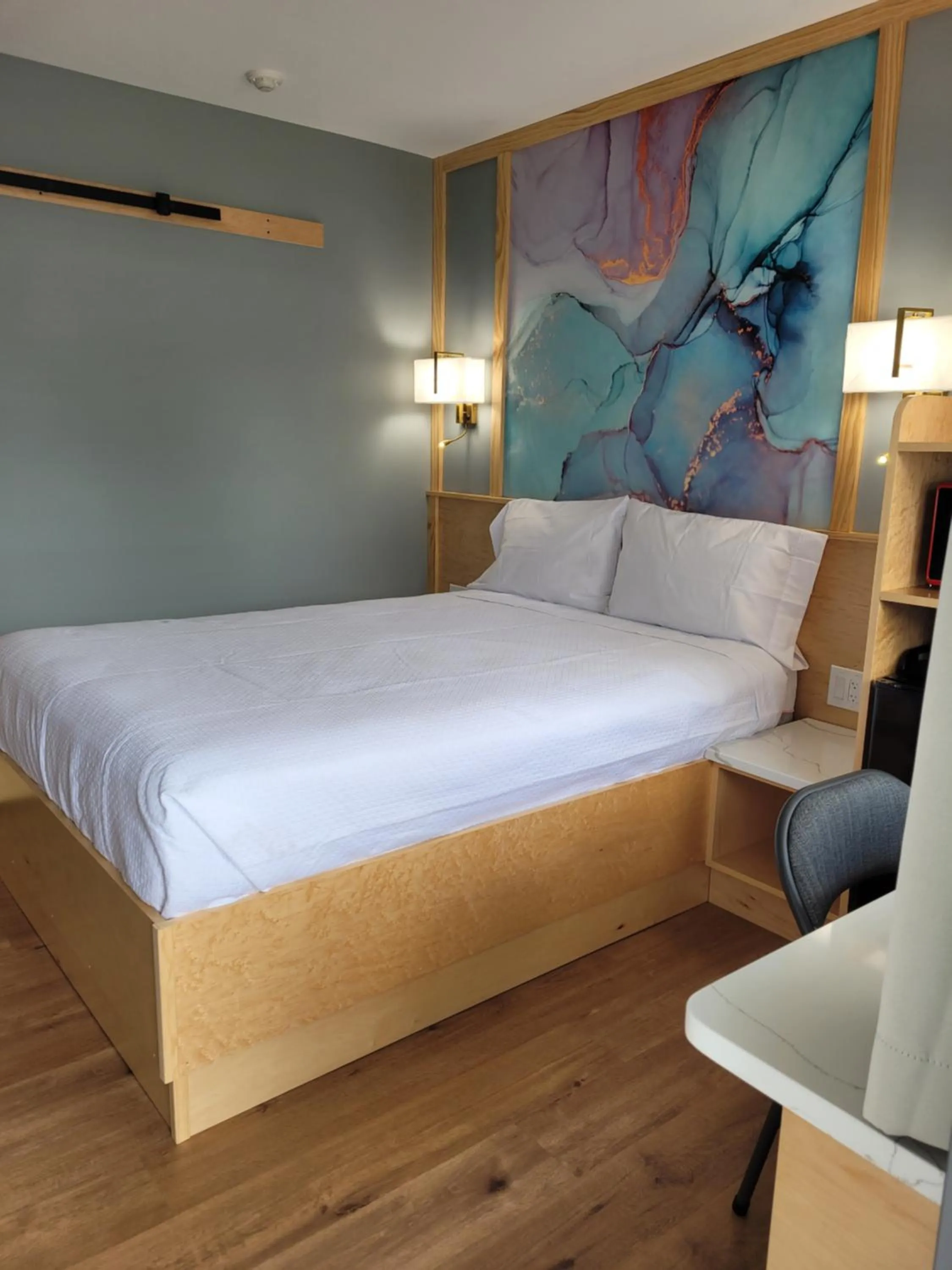 Bed in Greenview Inn Riverhead