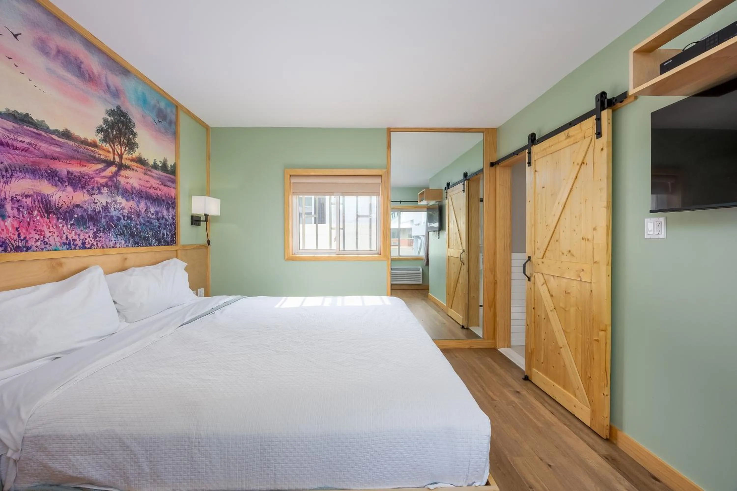 Bed in Greenview Inn Riverhead