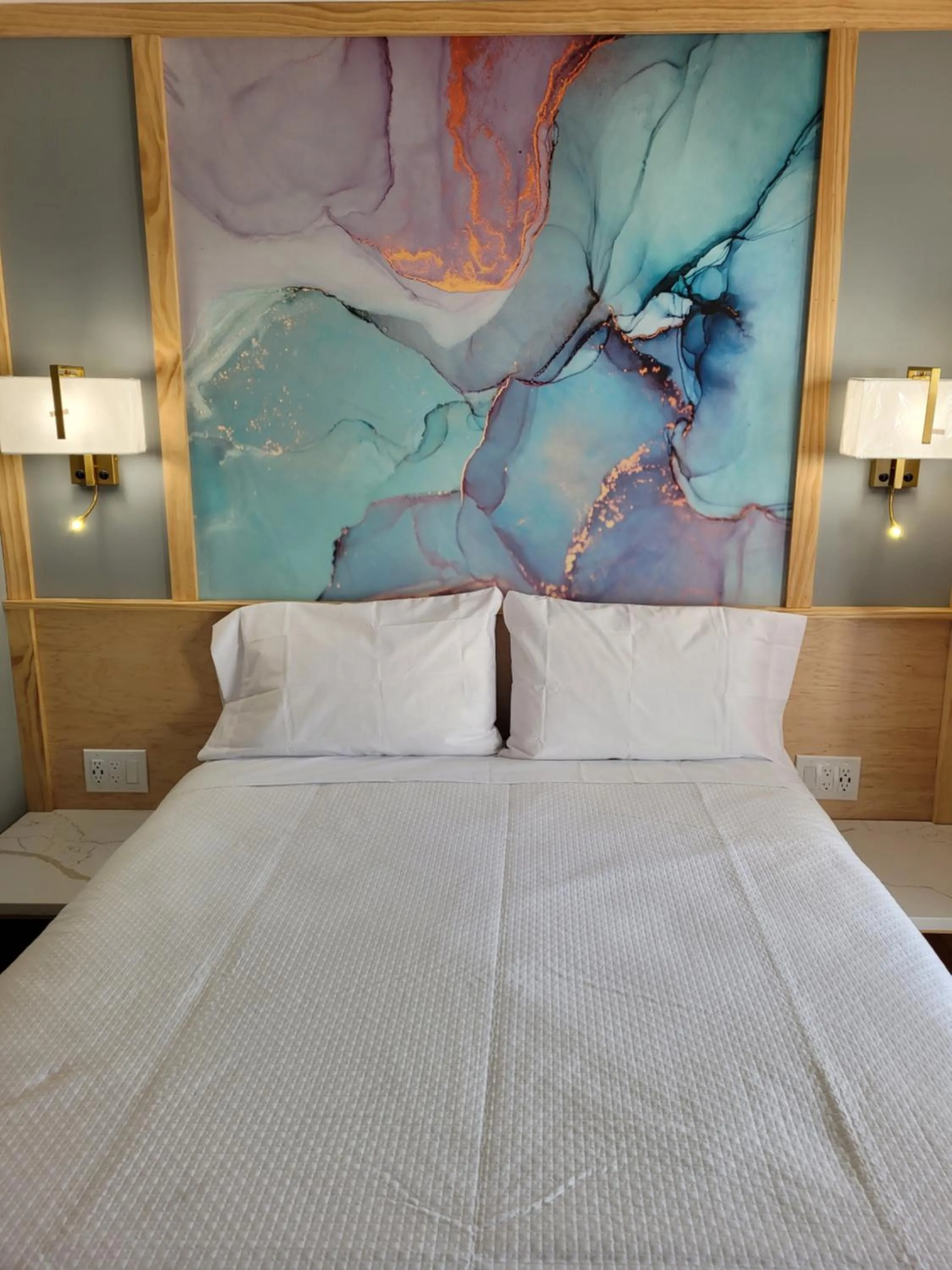 Bed in Greenview Inn Riverhead