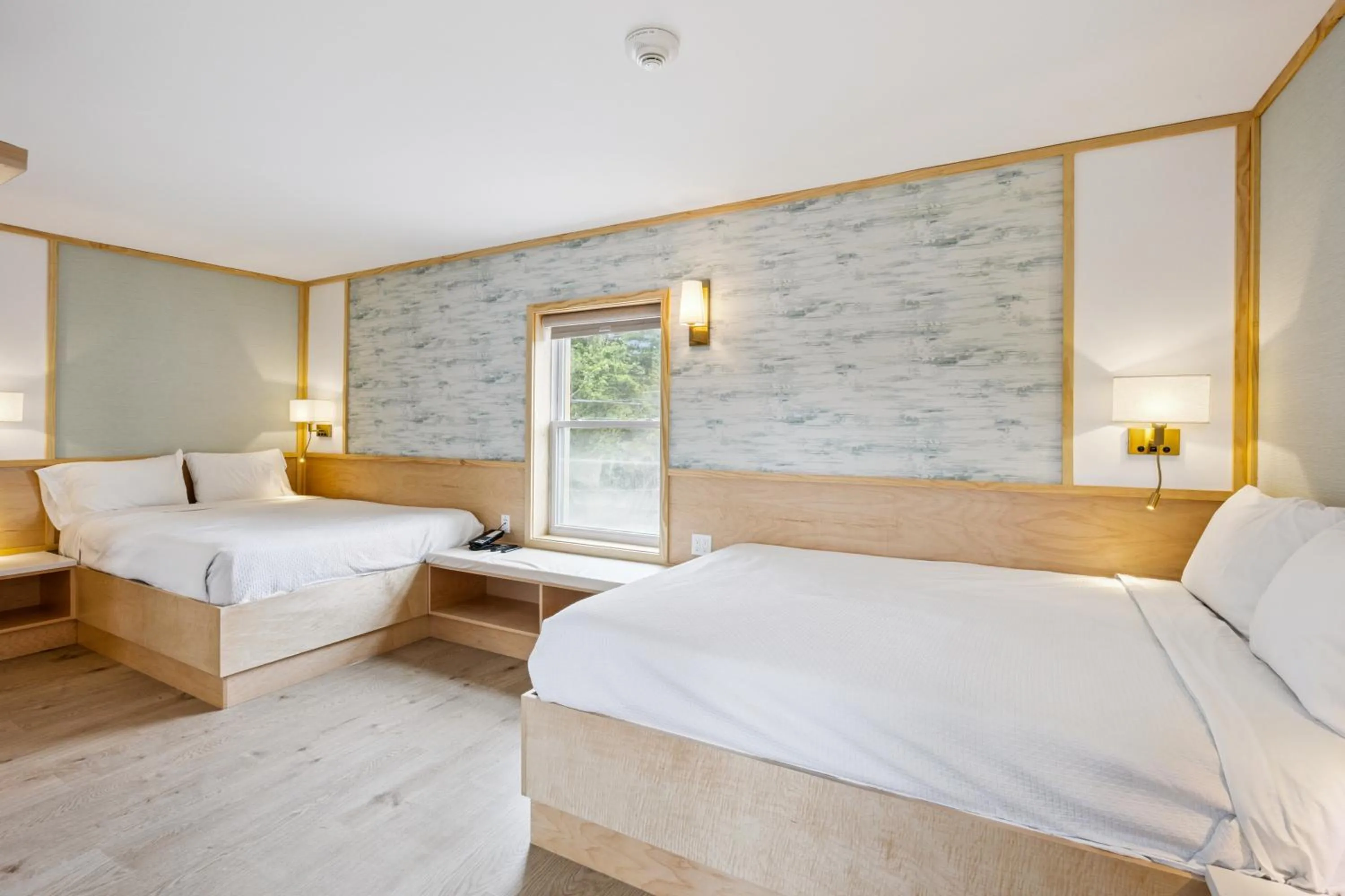 Bed in Greenview Inn Riverhead