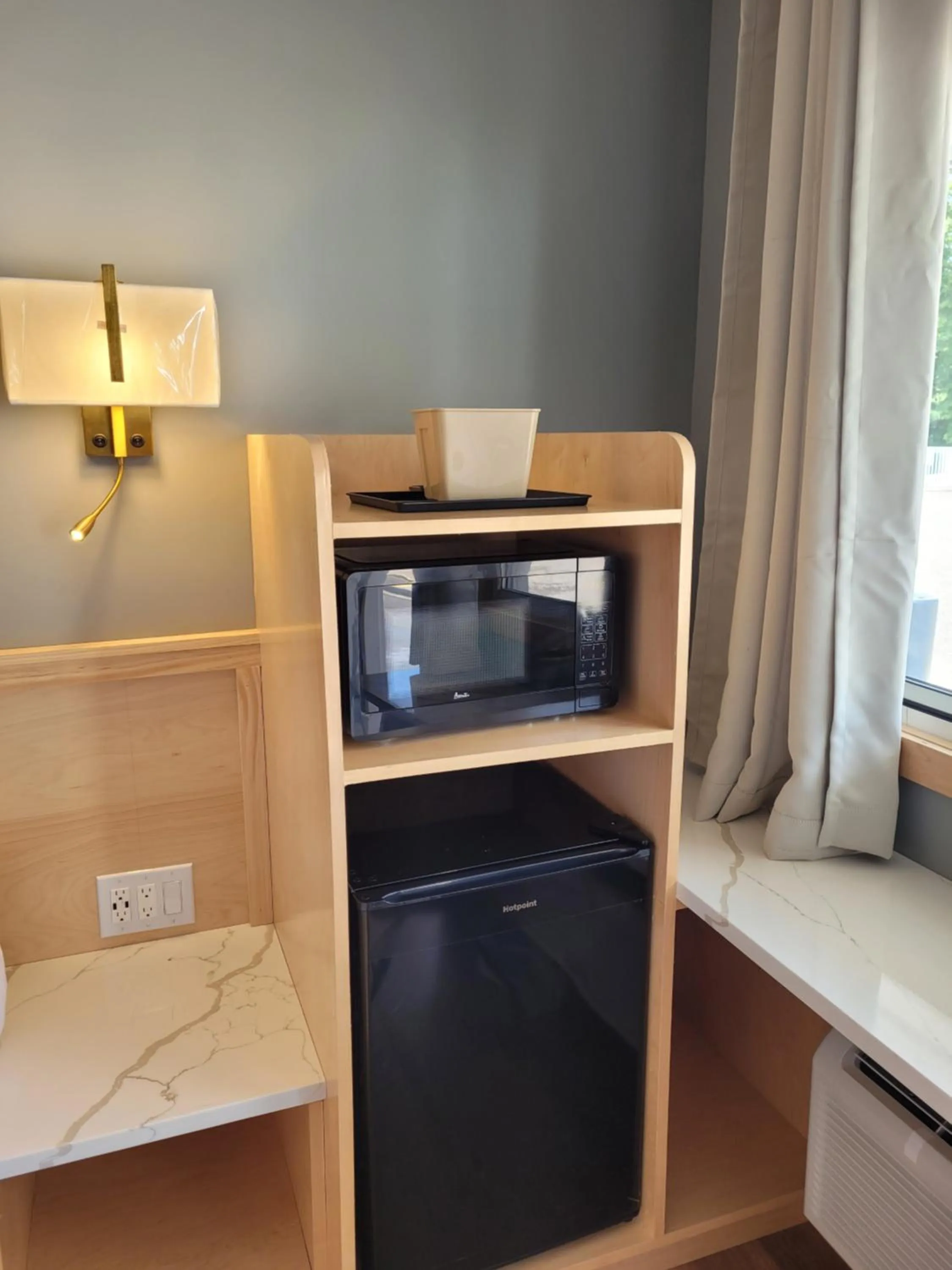 Bed in Greenview Inn Riverhead