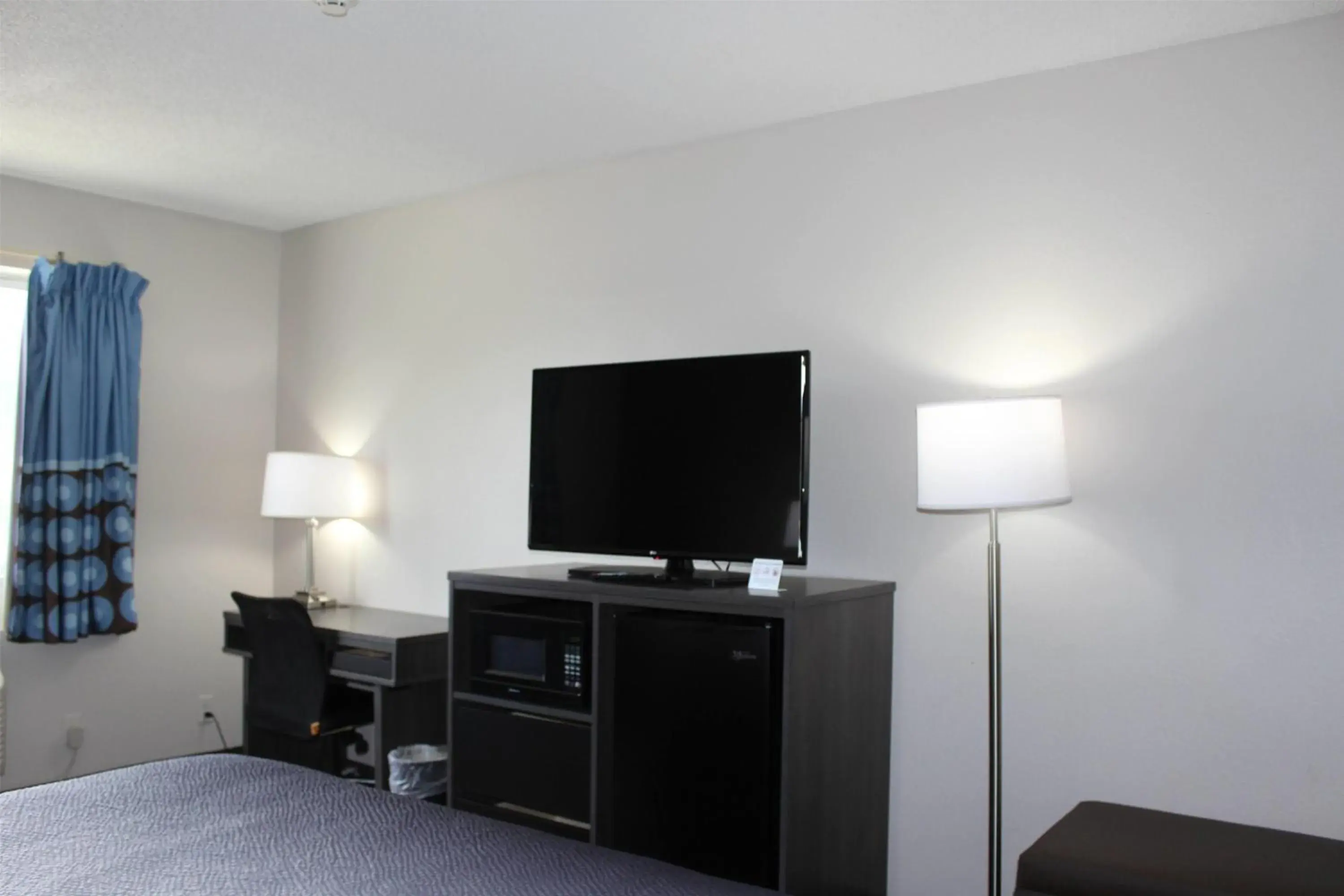 Photo of the whole room, Bed in Super 8 by Wyndham Gardner Photo of the whole room, Bed in Super 8 by Wyndham Gardner