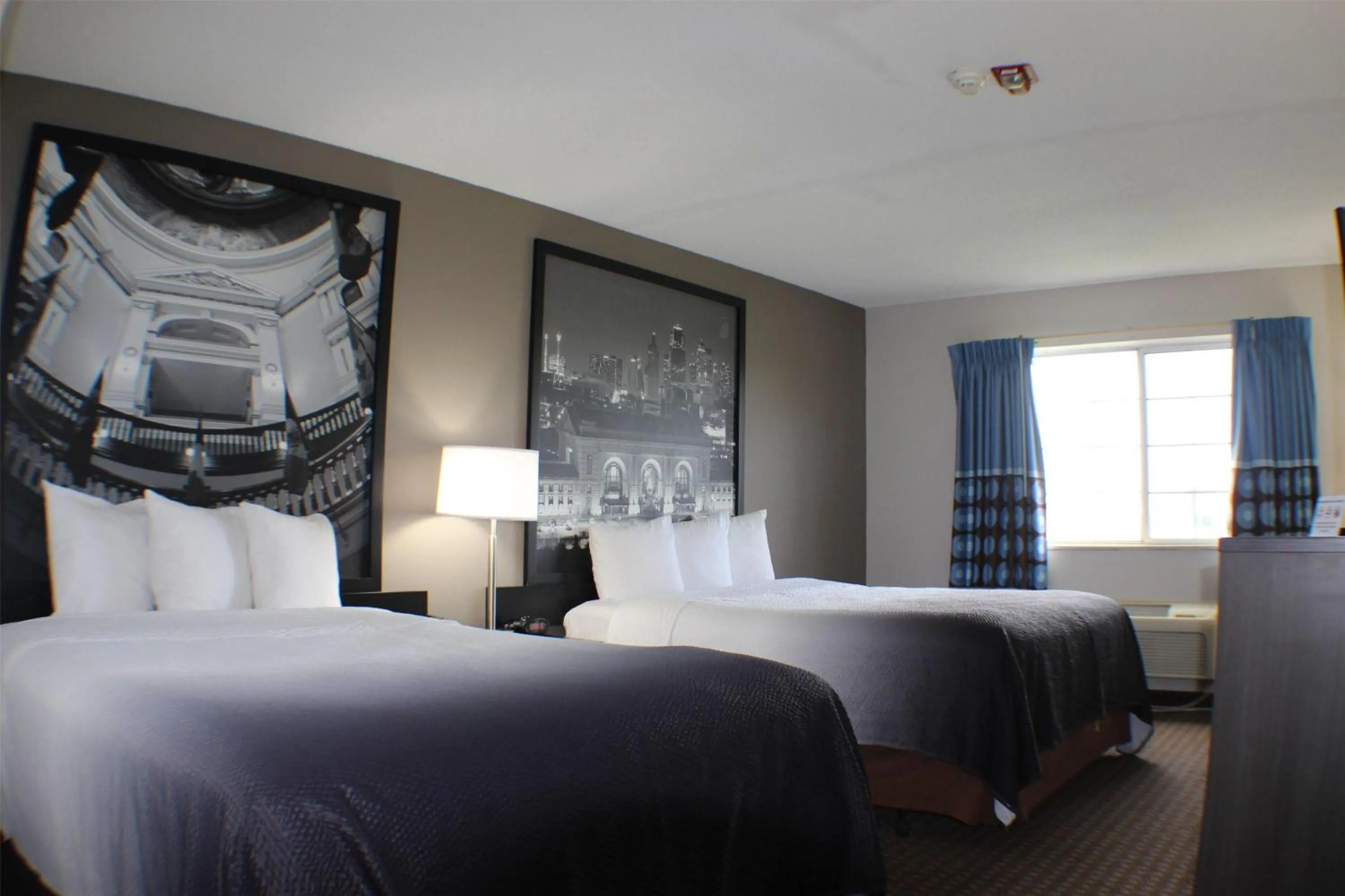 Photo of the whole room, Bed in Super 8 by Wyndham Gardner