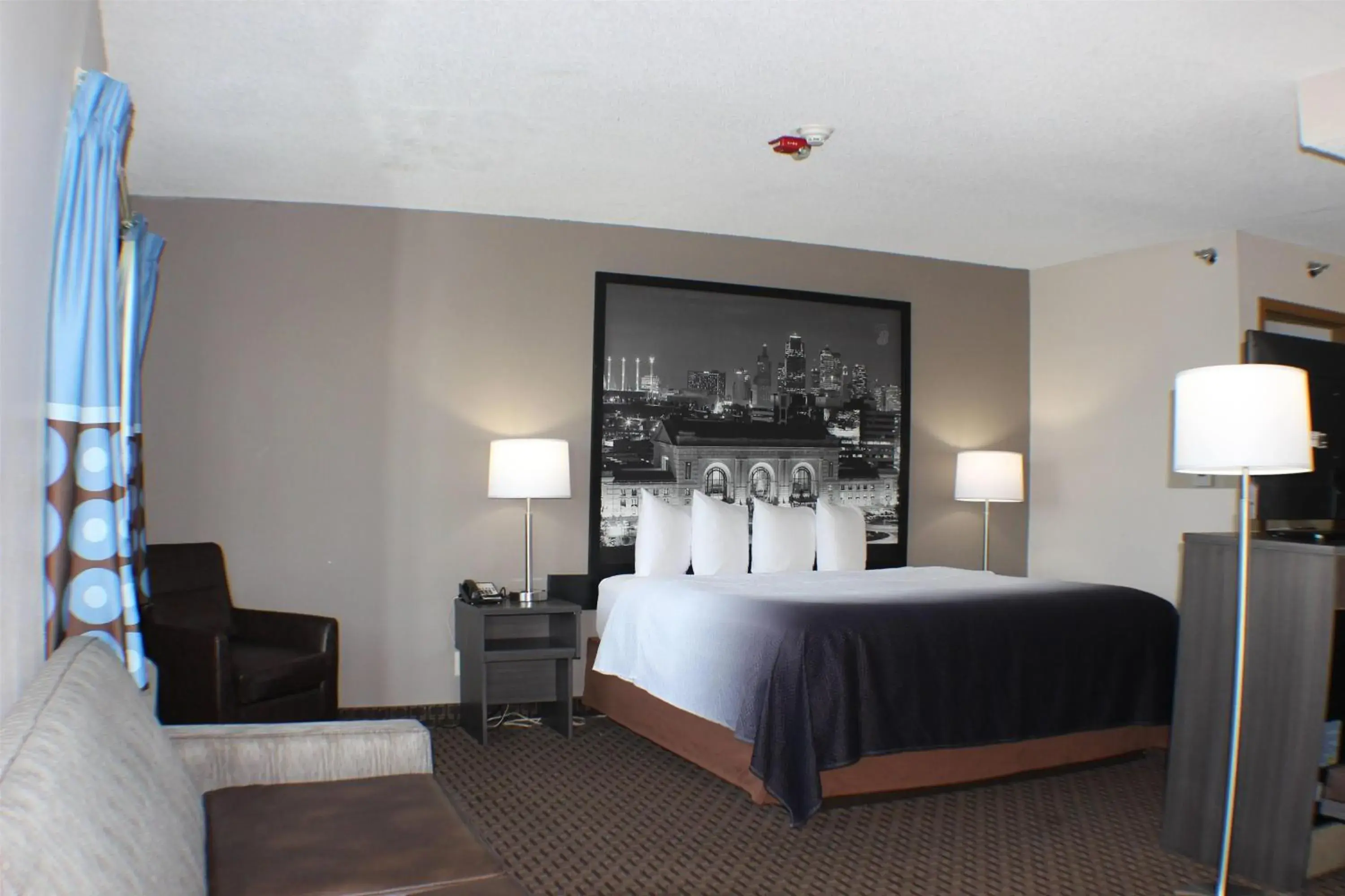 Photo of the whole room, Bed in Super 8 by Wyndham Gardner Photo of the whole room, Bed in Super 8 by Wyndham Gardner