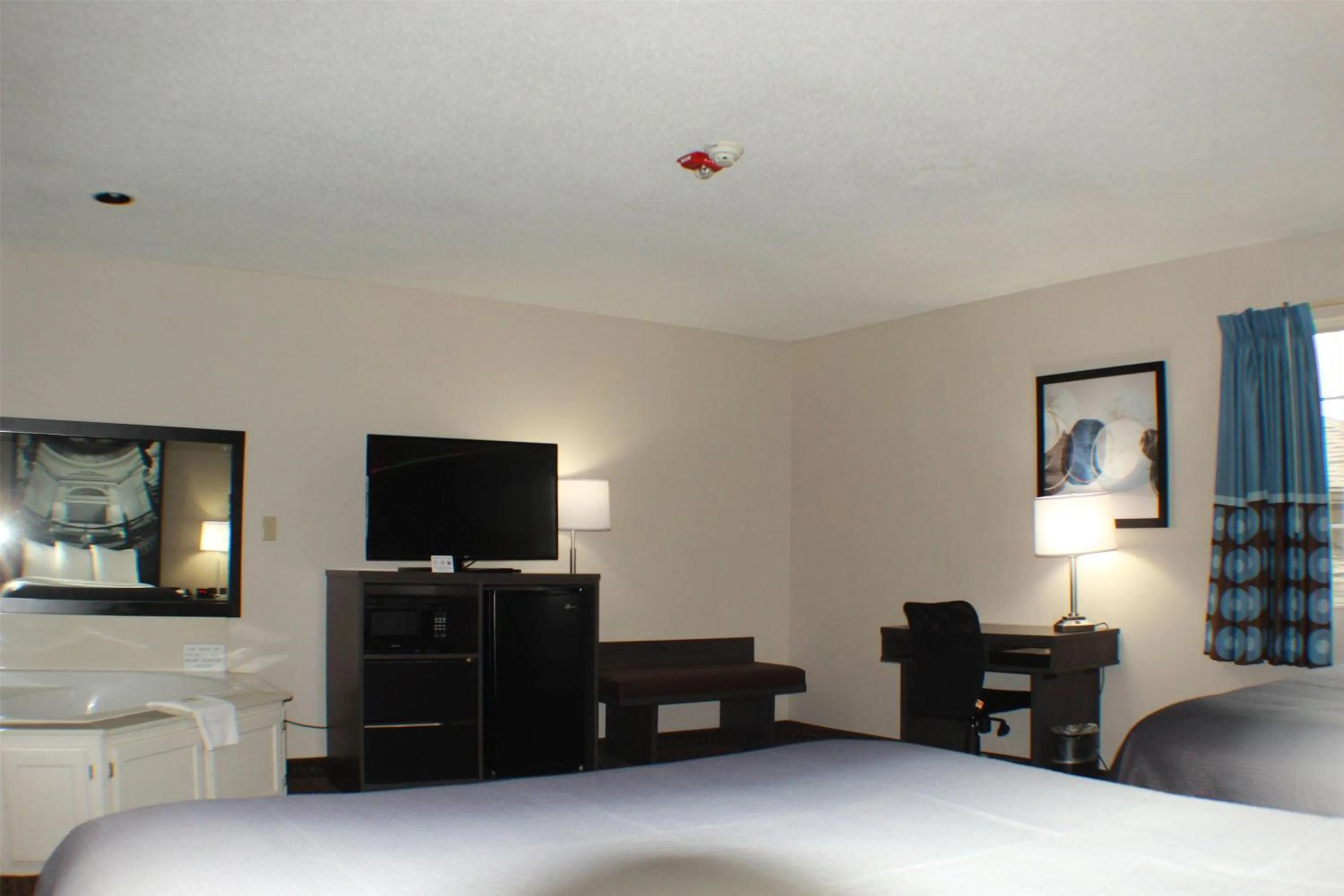 Photo of the whole room, Bed in Super 8 by Wyndham Gardner