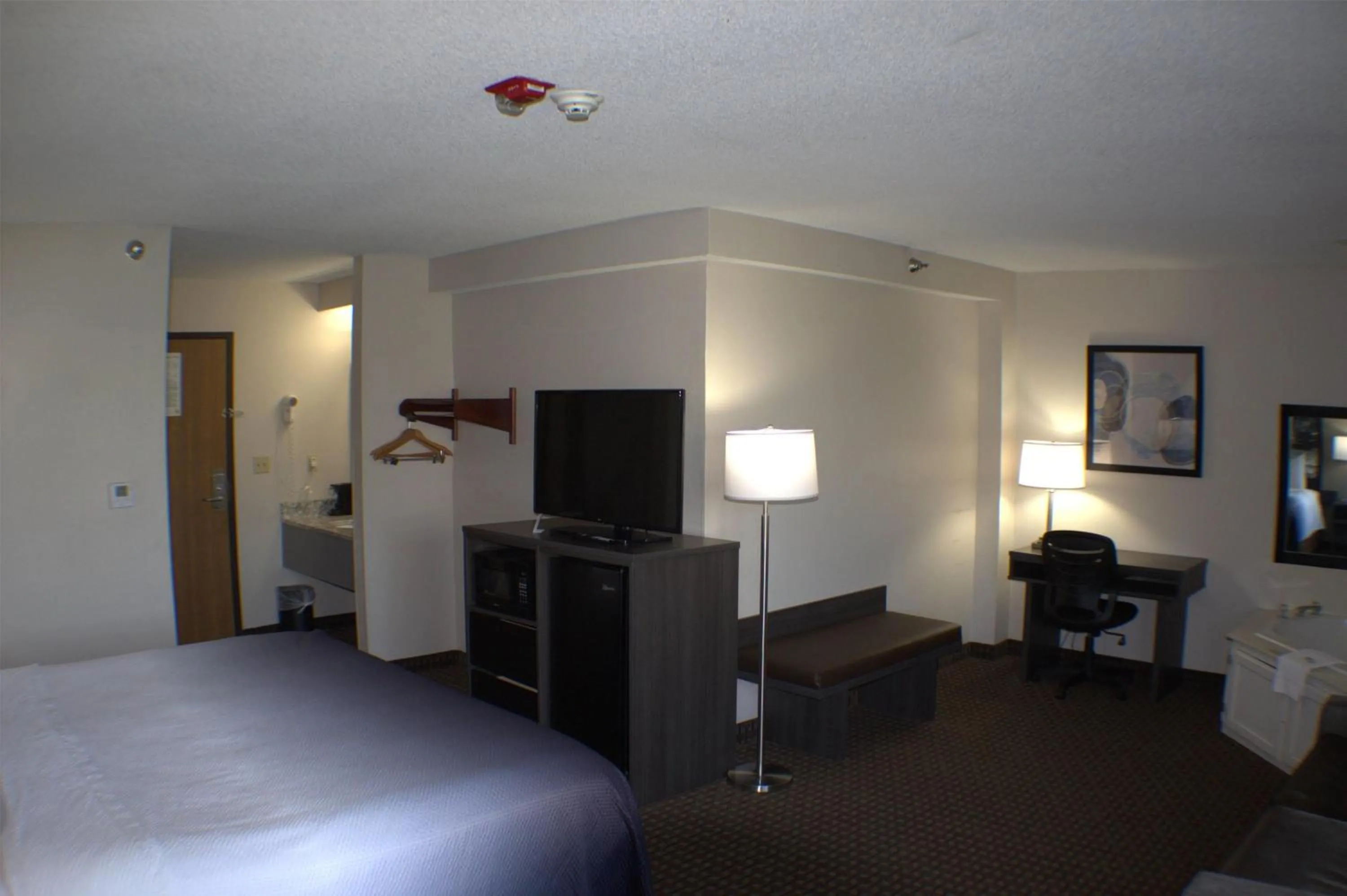 Photo of the whole room, Bed in Super 8 by Wyndham Gardner