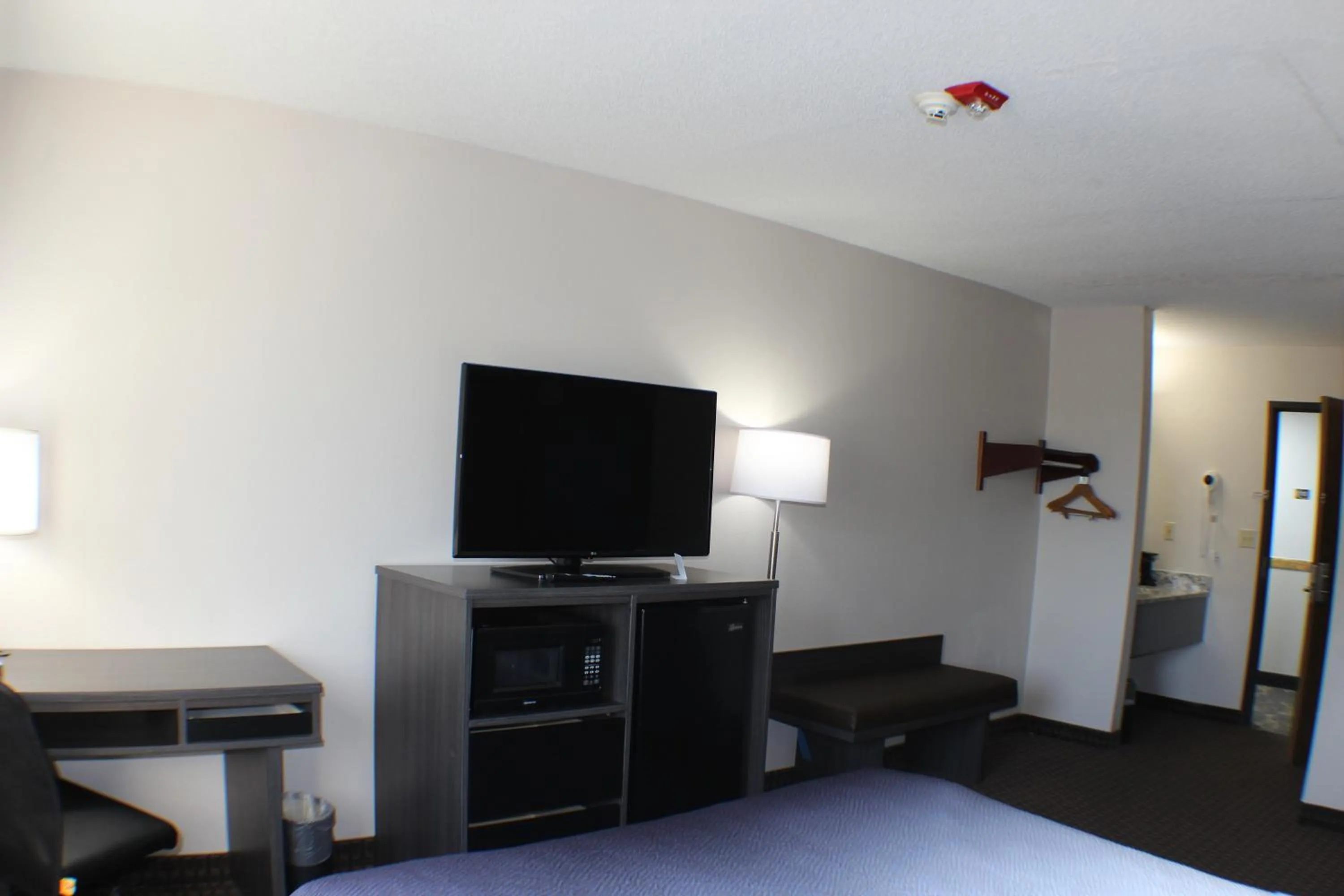 TV and multimedia in Super 8 by Wyndham Gardner