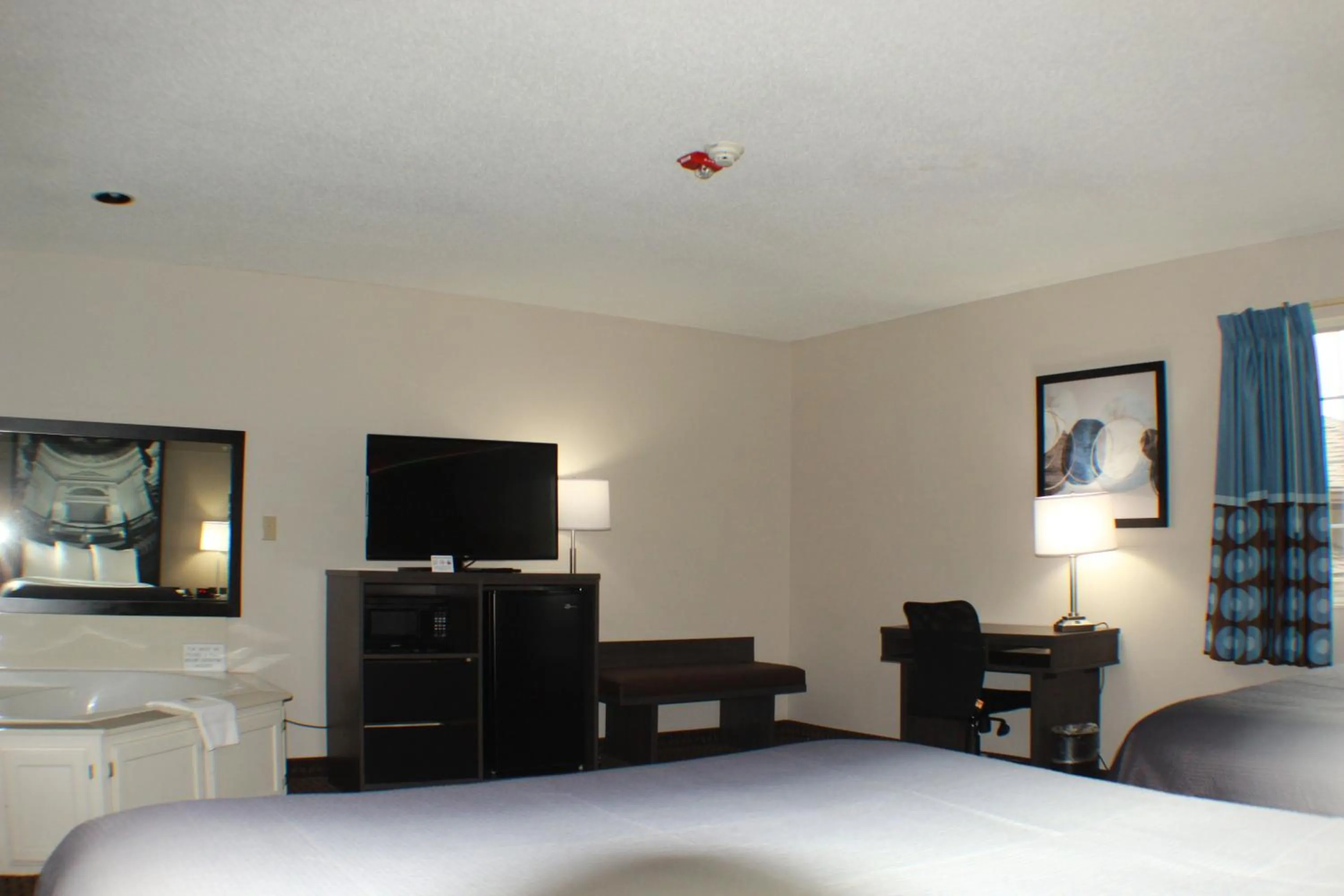 Property building, Bed in Super 8 by Wyndham Gardner