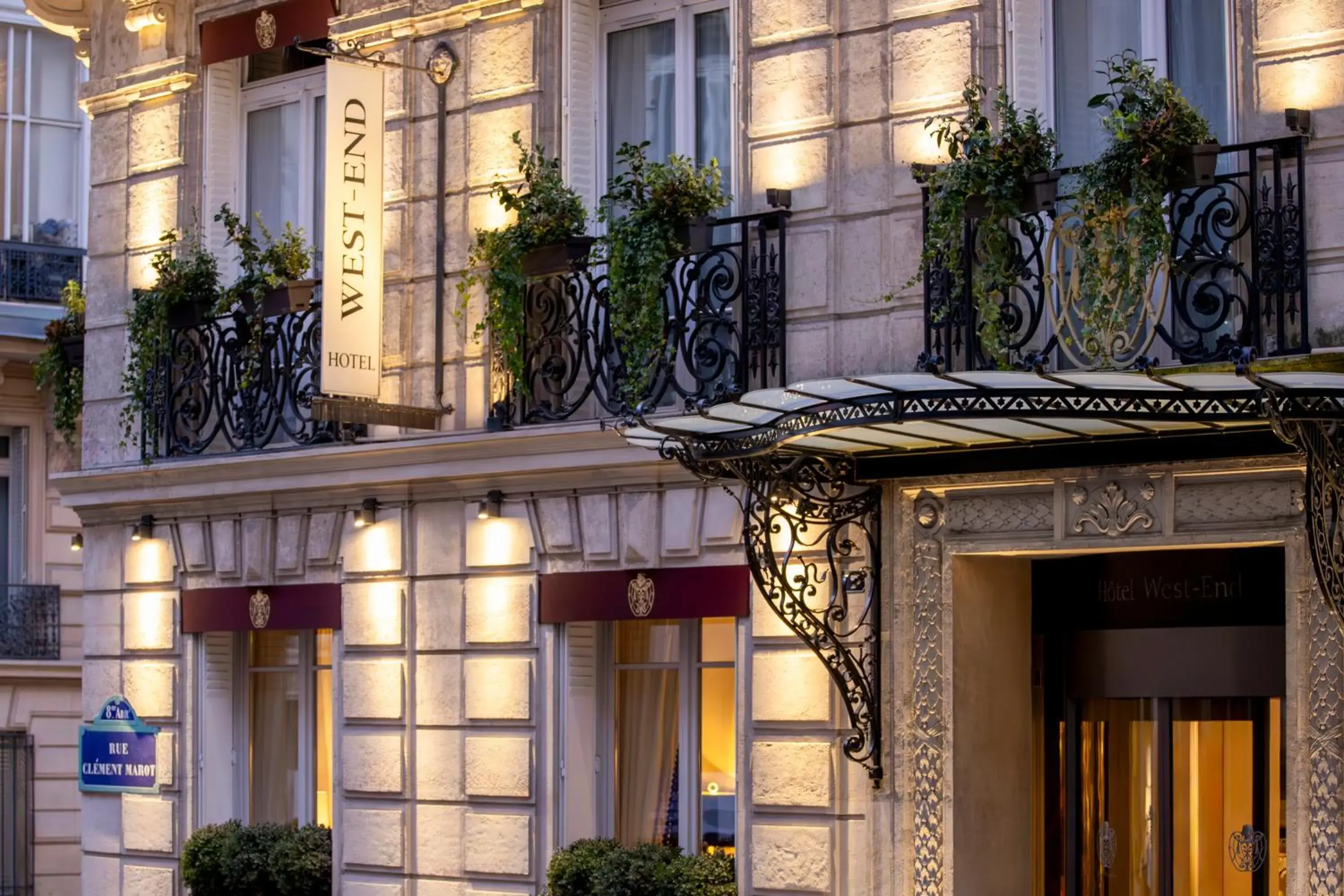 Property building in Hotel West-End Property building in Hotel West-End