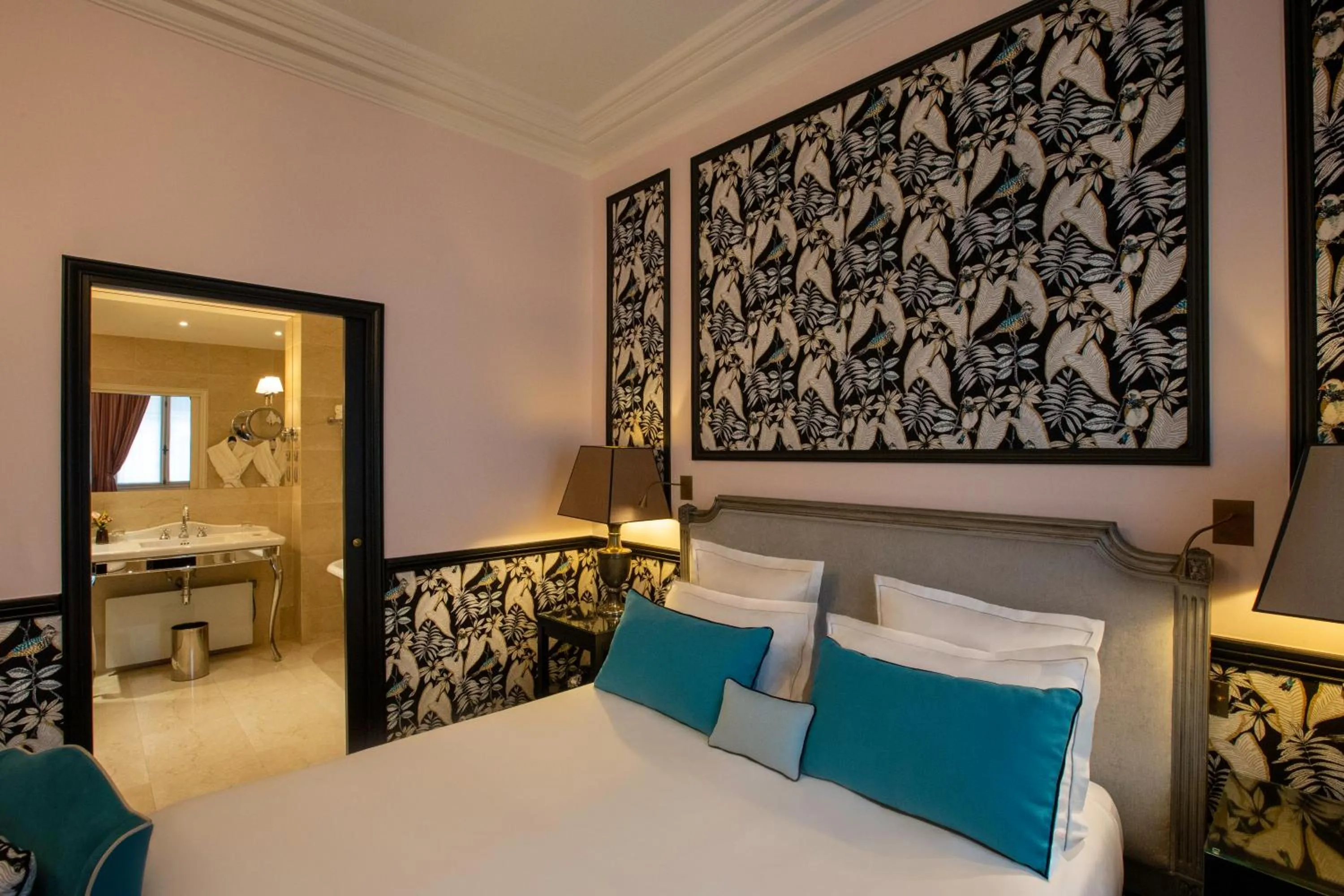 Bedroom, Bed in Hotel West-End