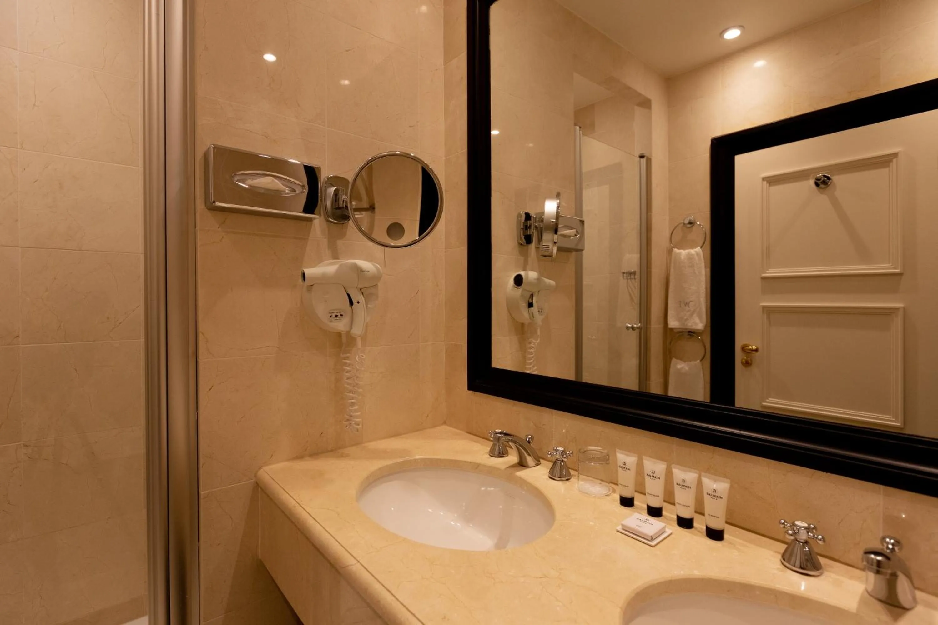 Bathroom in Hotel West-End