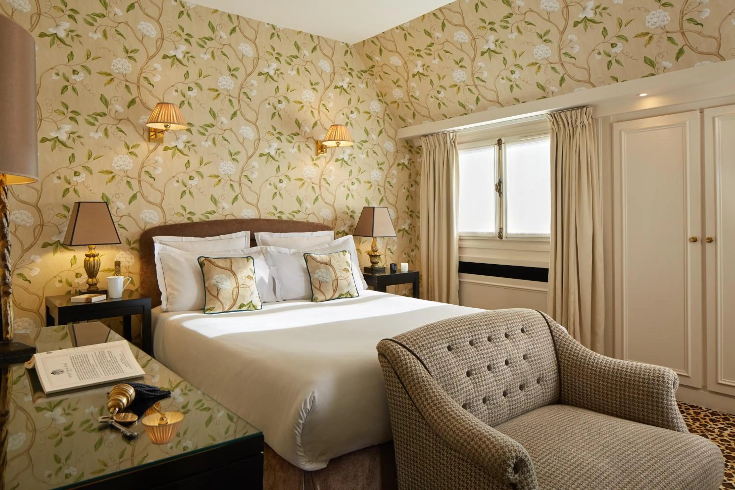 Photo of the whole room, Bed in Hotel West-End