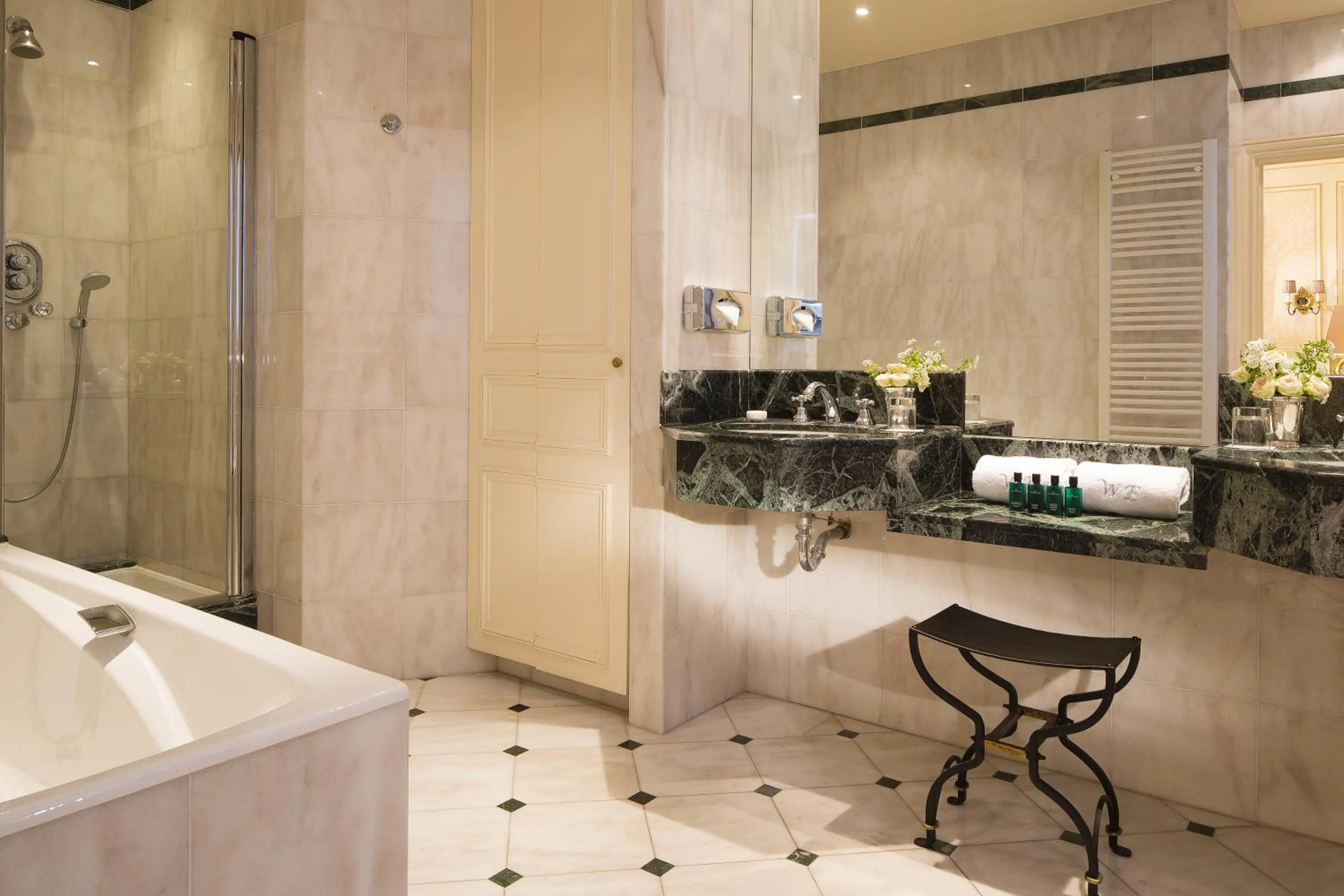 Bathroom in Hotel West-End