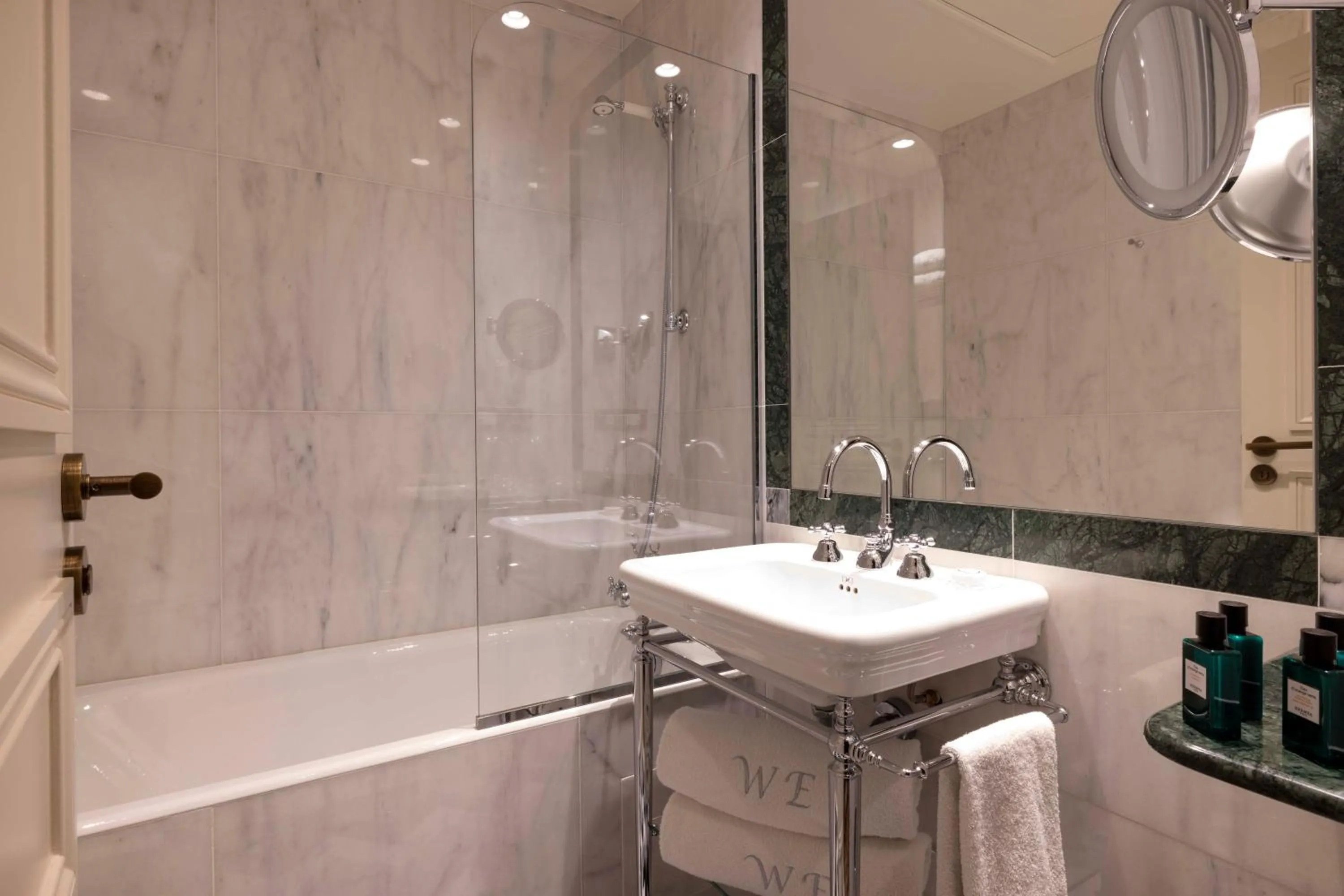 Bathroom in Hotel West-End