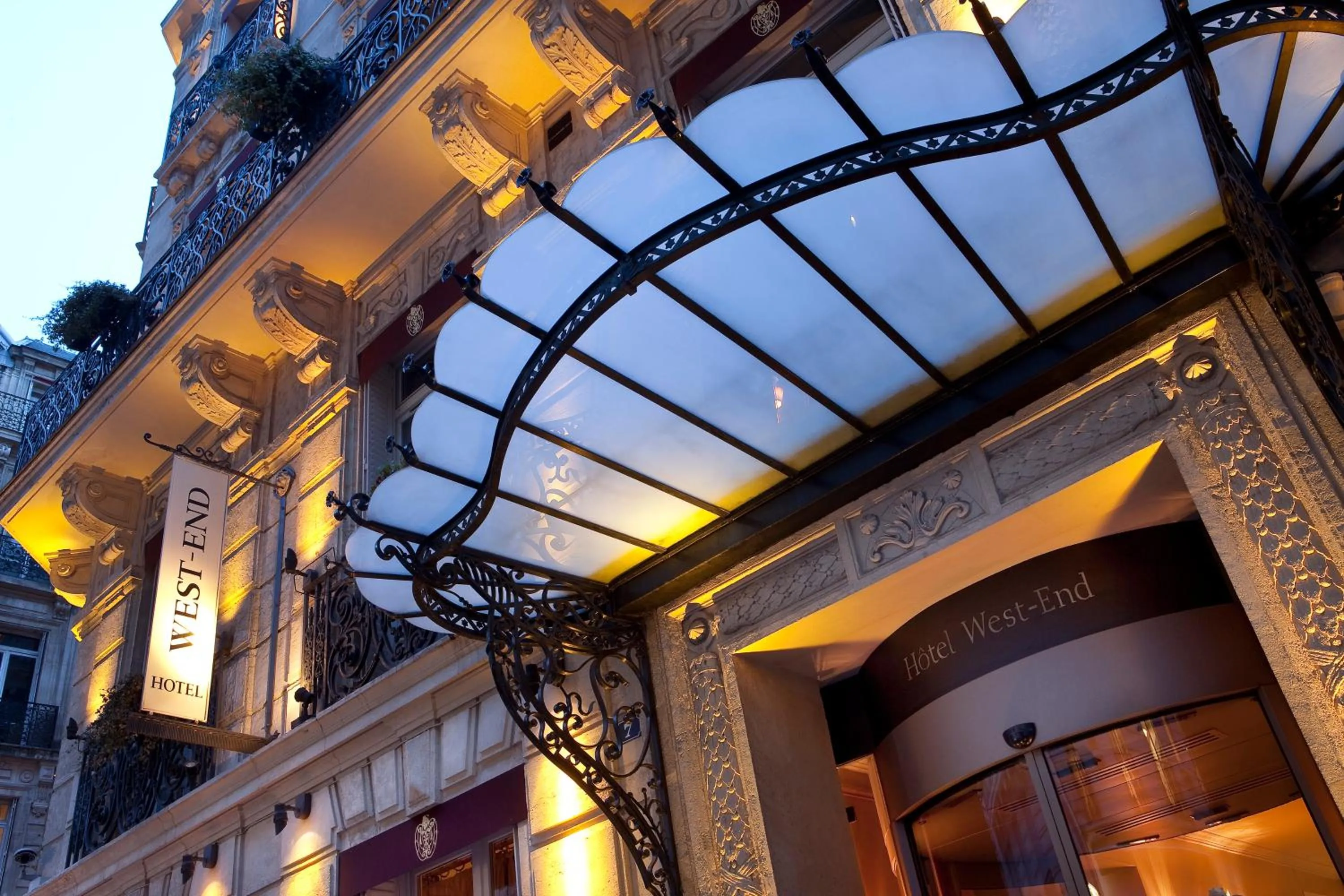 Facade/entrance in Hotel West-End