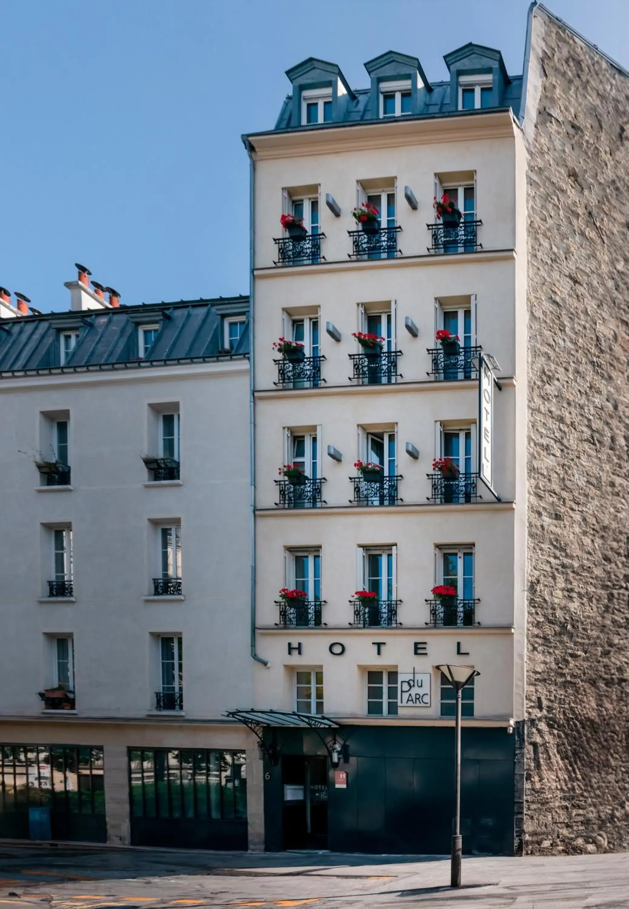 Facade/entrance in Hôtel du Parc Montparnasse Facade/entrance in Hôtel du Parc Montparnasse