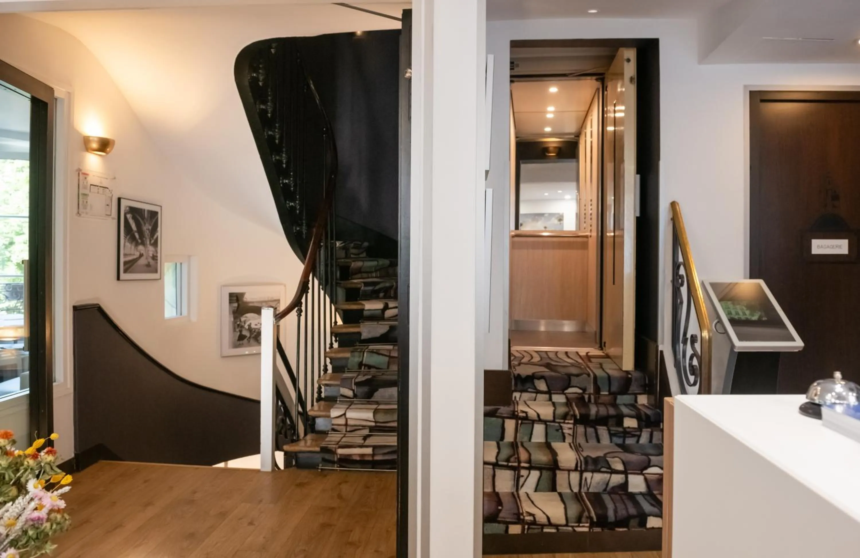 elevator in Hôtel du Parc Montparnasse