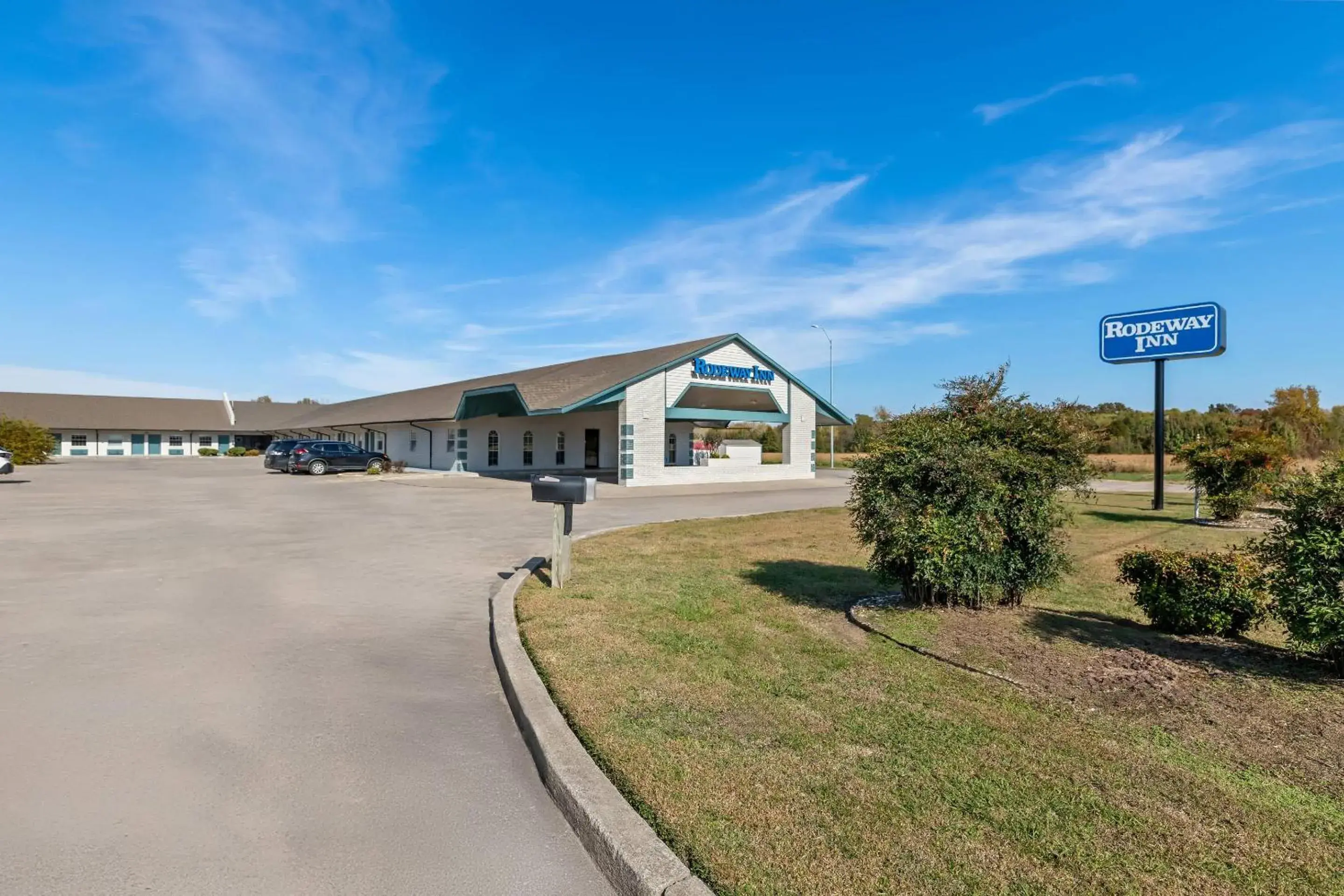 Property building in Rodeway Inn Muskogee Property building in Rodeway Inn Muskogee