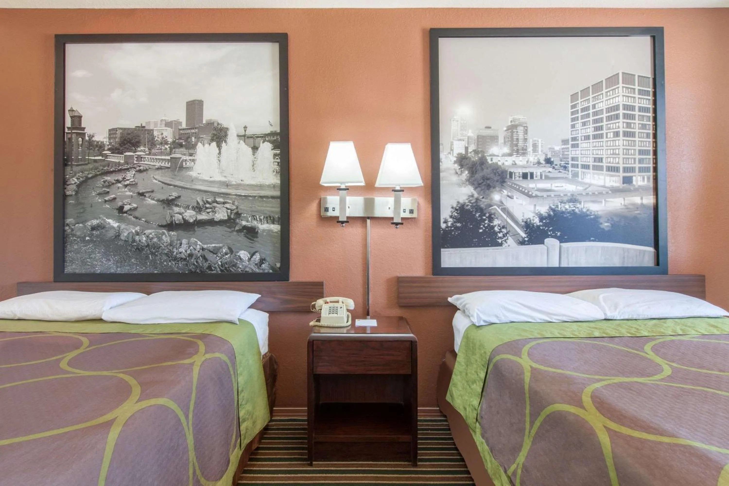 Photo of the whole room, Bed in Super 8 by Wyndham Muskogee