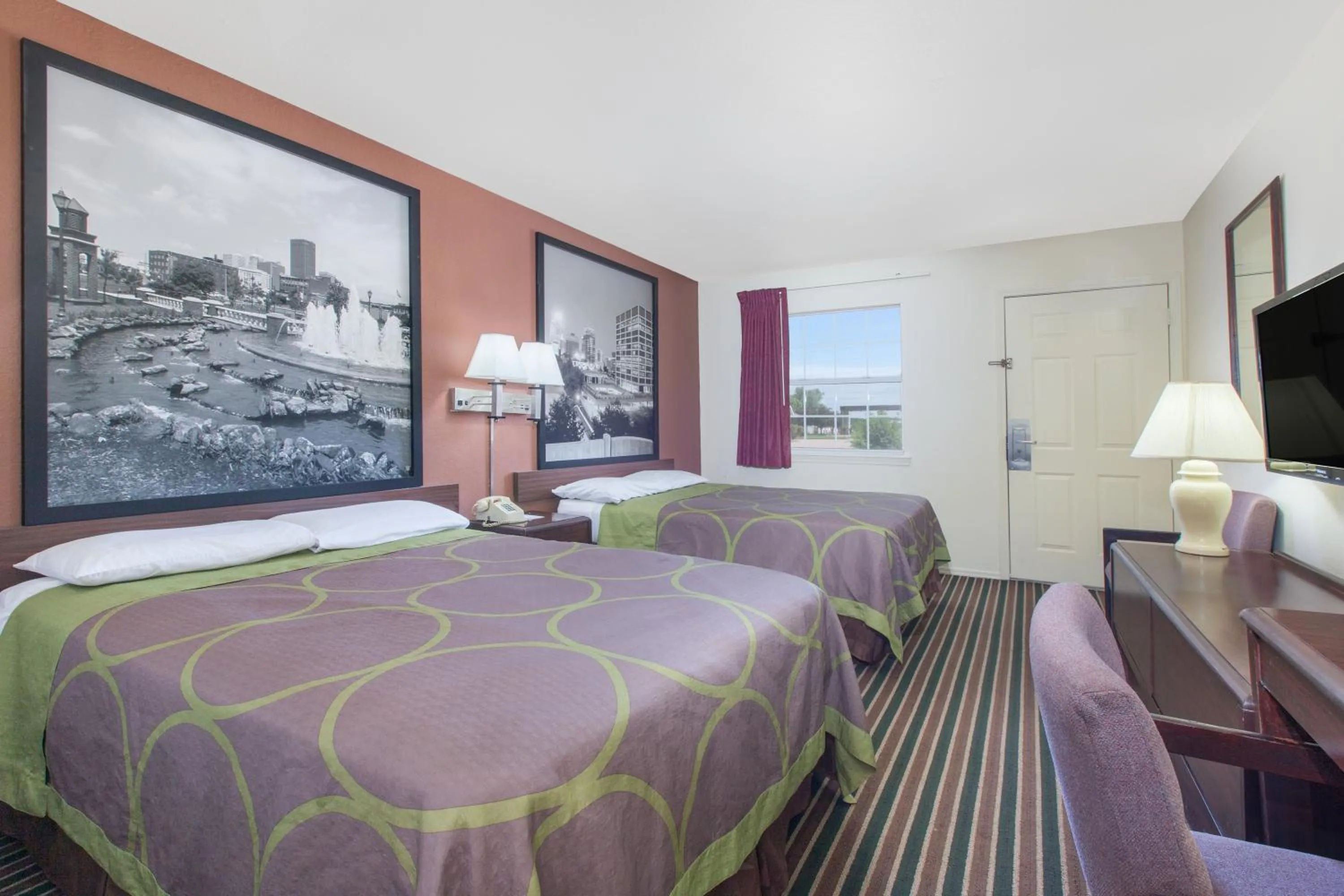 Bedroom, Bed in Super 8 by Wyndham Muskogee