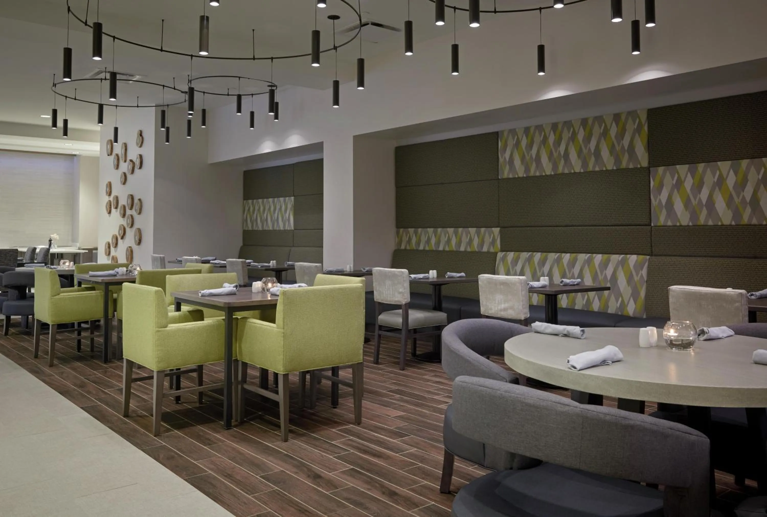 Restaurant/places to eat in Hilton Garden Inn Corning Downtown
