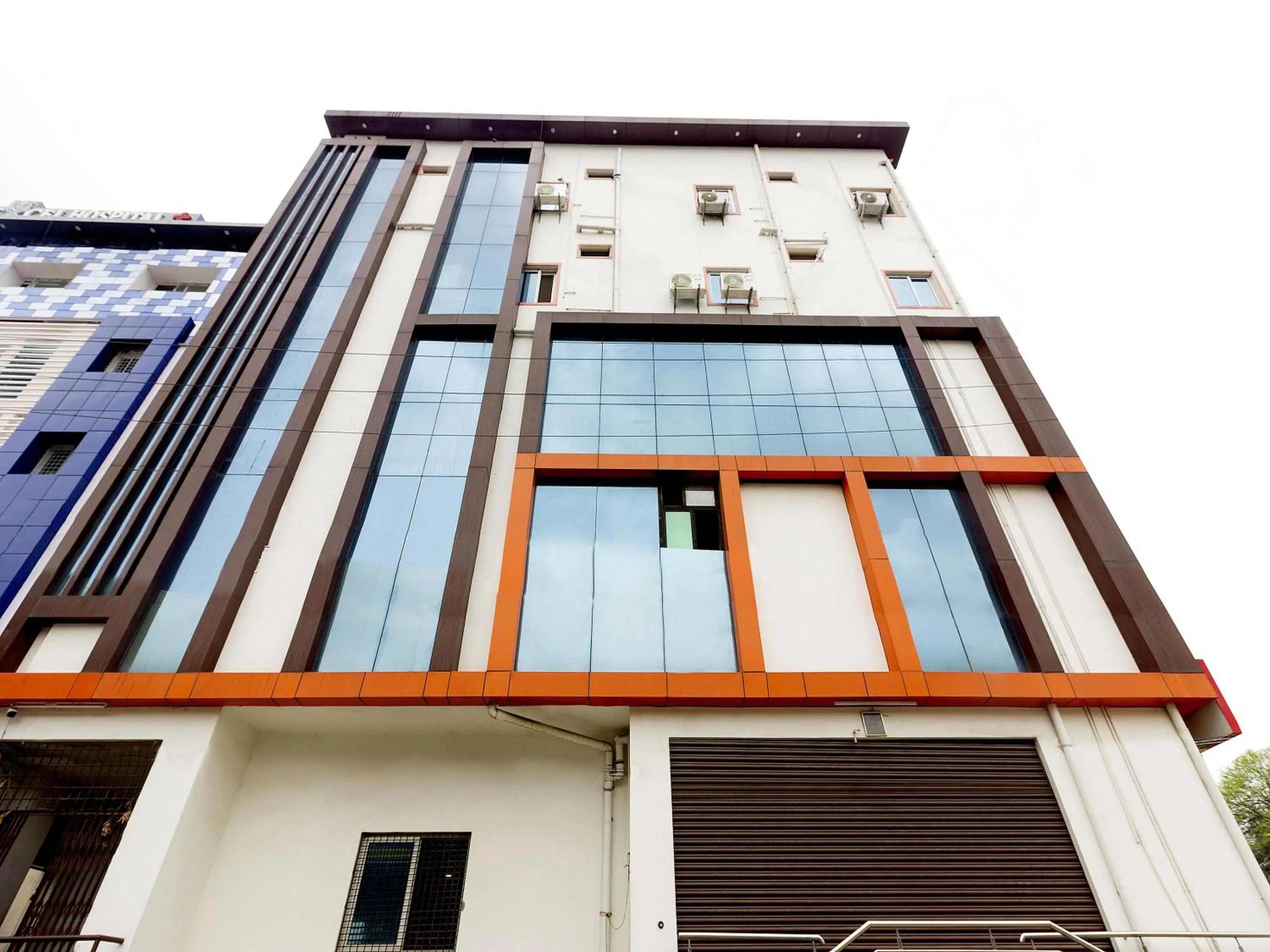 Facade/entrance in Hotel O Alpine Glow Heights