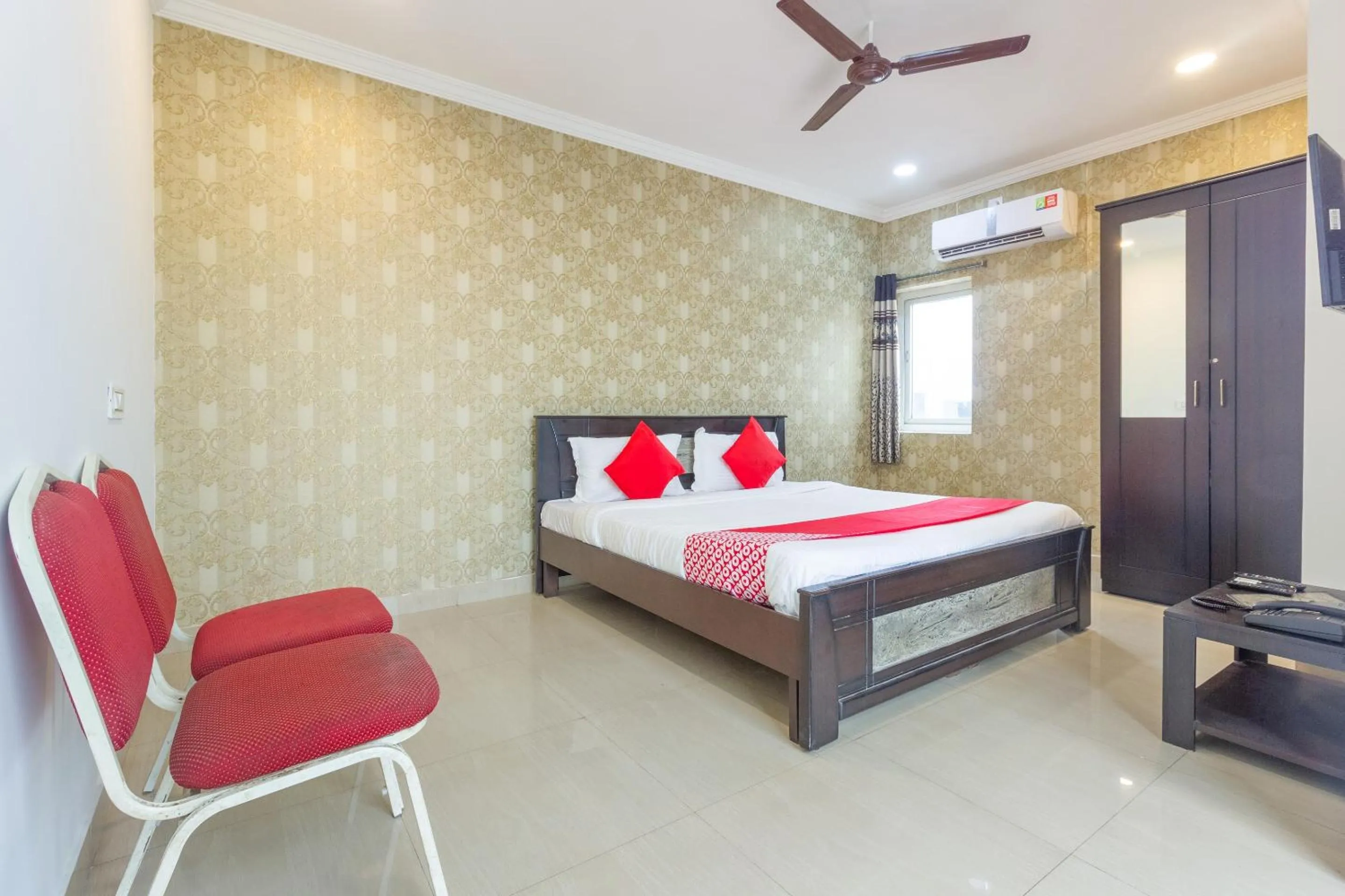 Bedroom, Bed in Super Hotel O Alpine Glow Heights