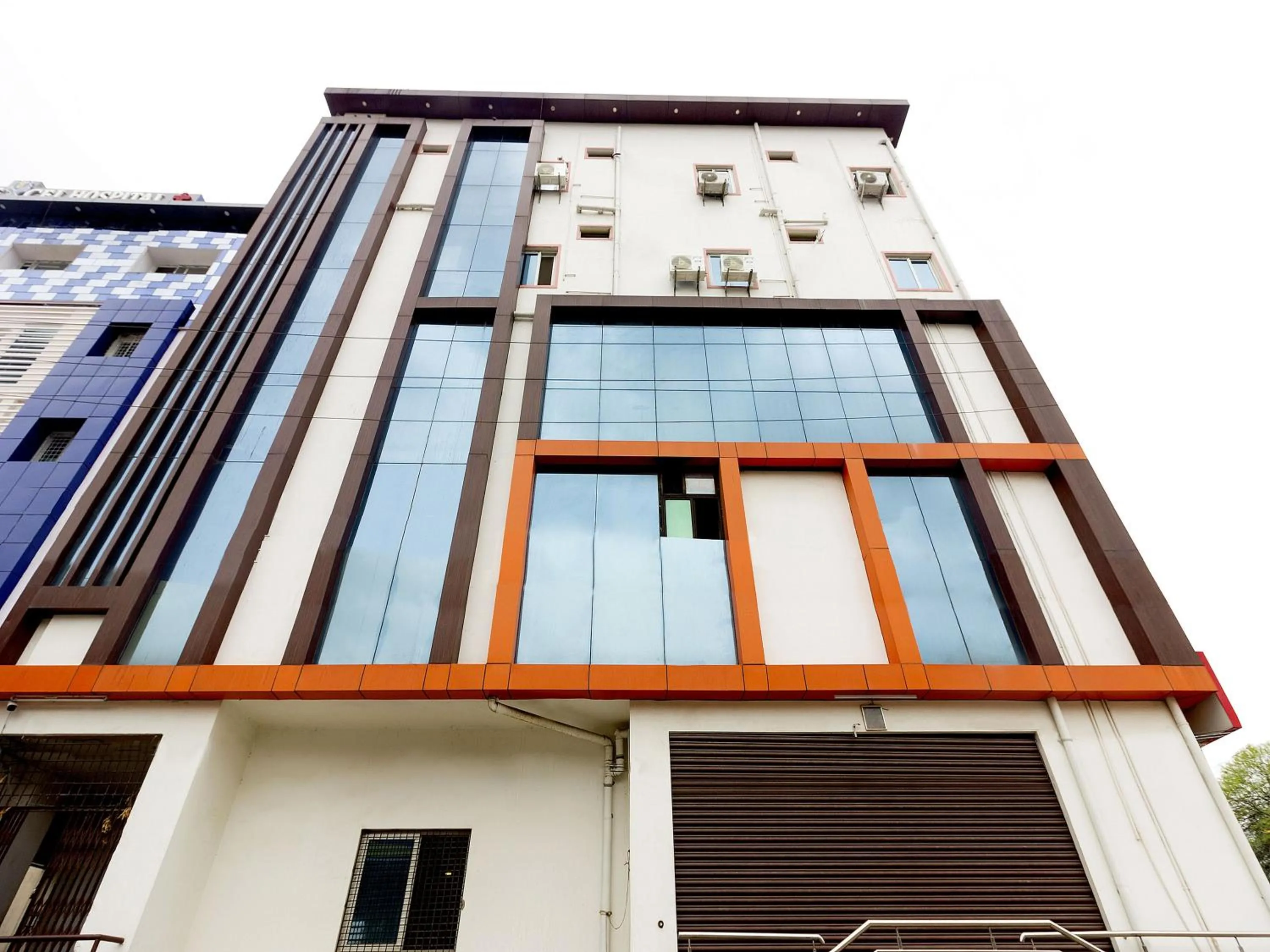 Facade/entrance in Hotel O Alpine Glow Heights