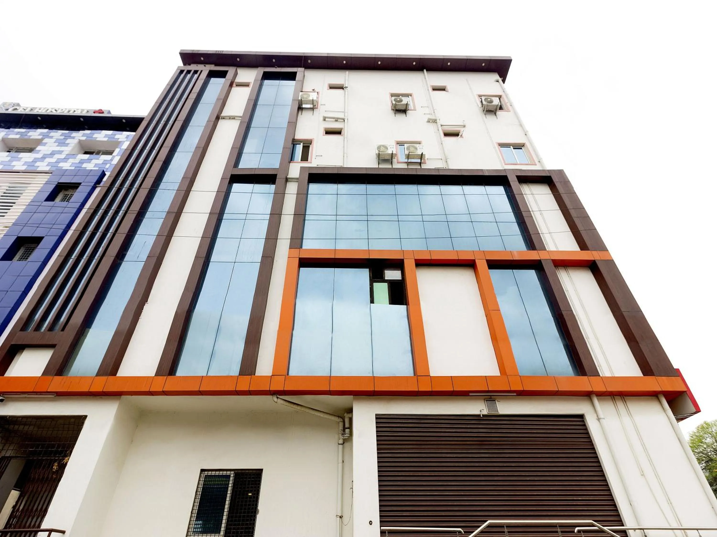 Facade/entrance in Hotel O Alpine Glow Heights