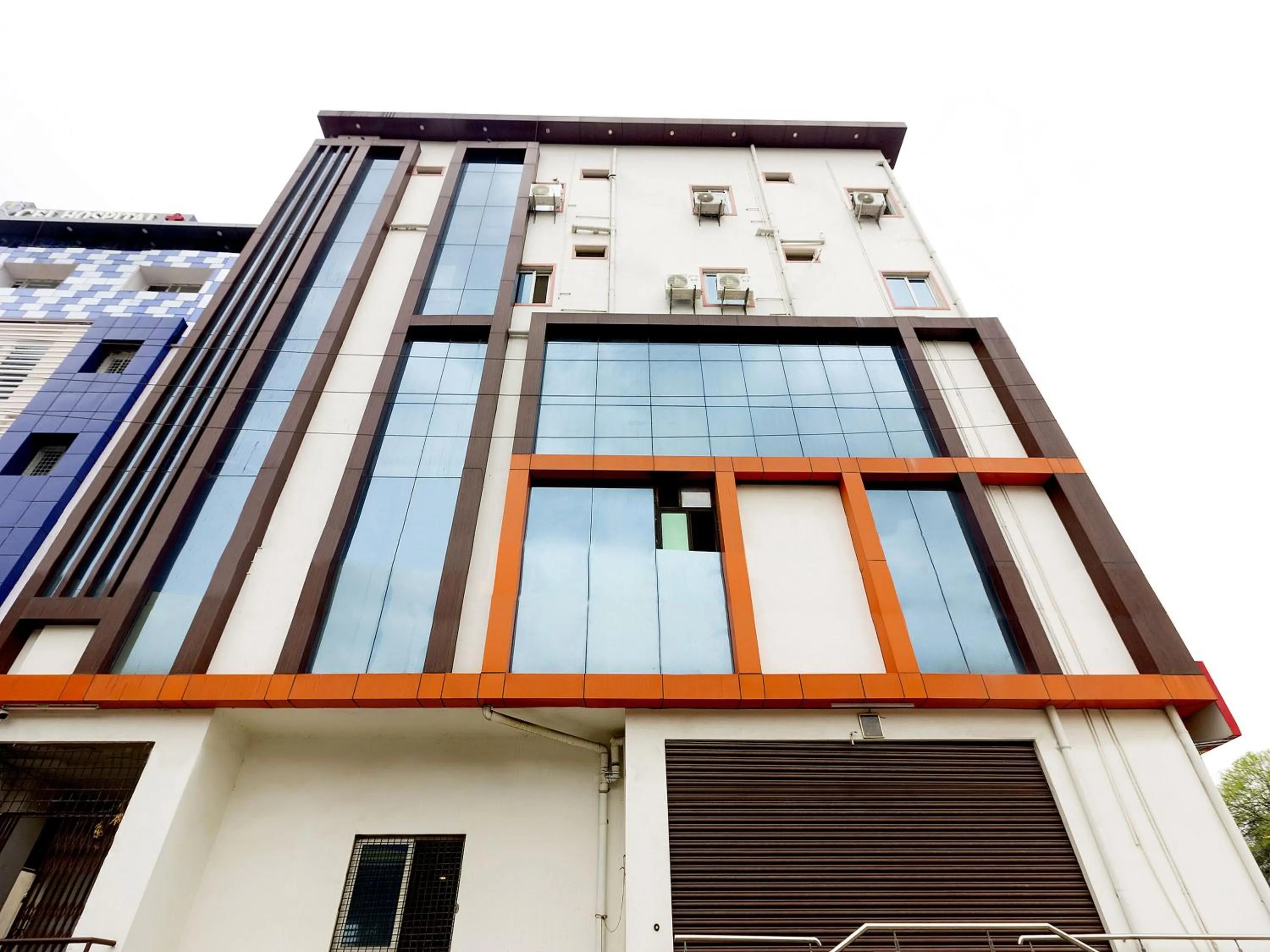 Facade/entrance in Hotel O Alpine Glow Heights