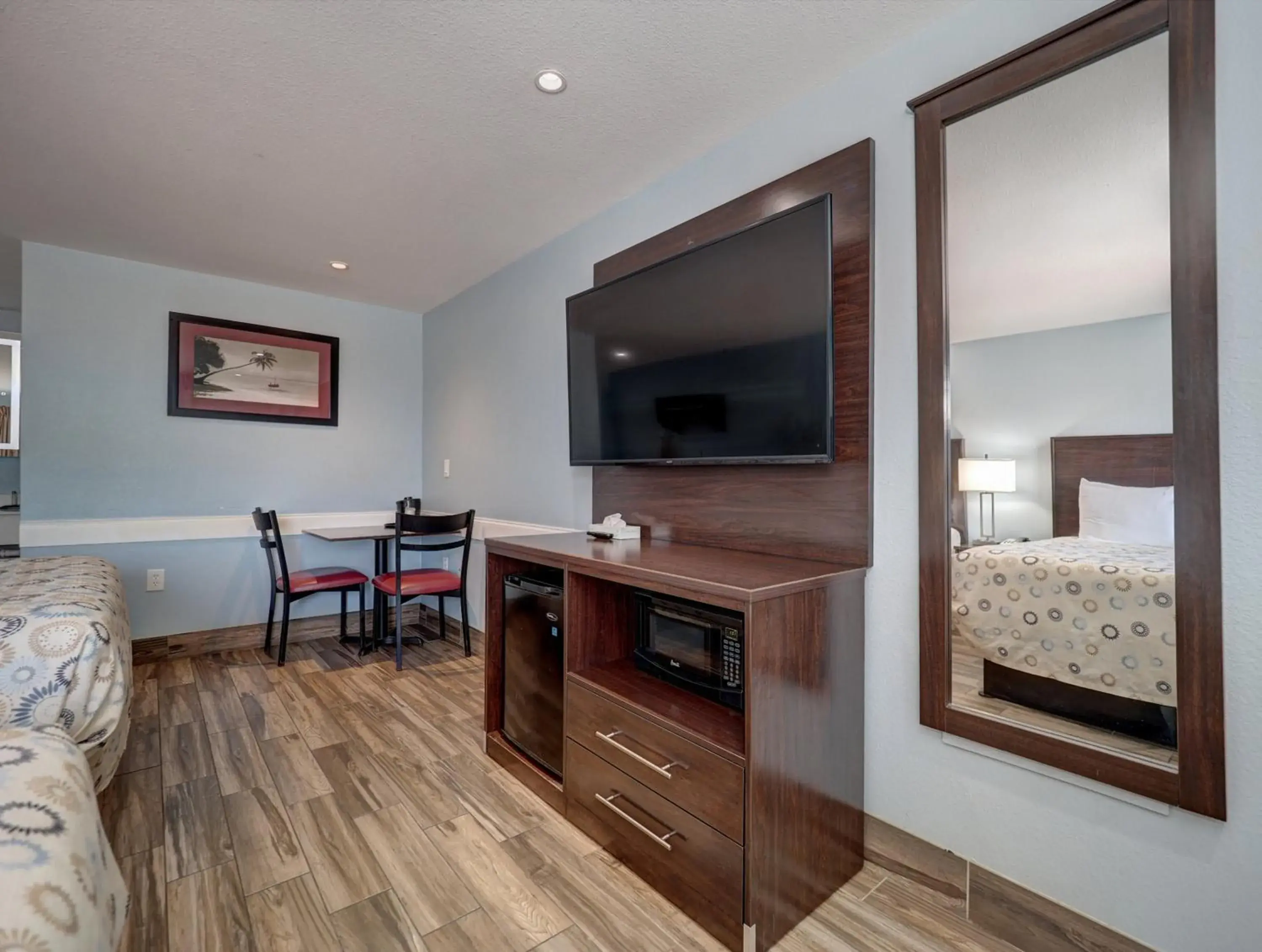 TV and multimedia, Bed in Ocean's Edge Hotel, Port Aransas,TX TV and multimedia, Bed in Ocean's Edge Hotel, Port Aransas,TX