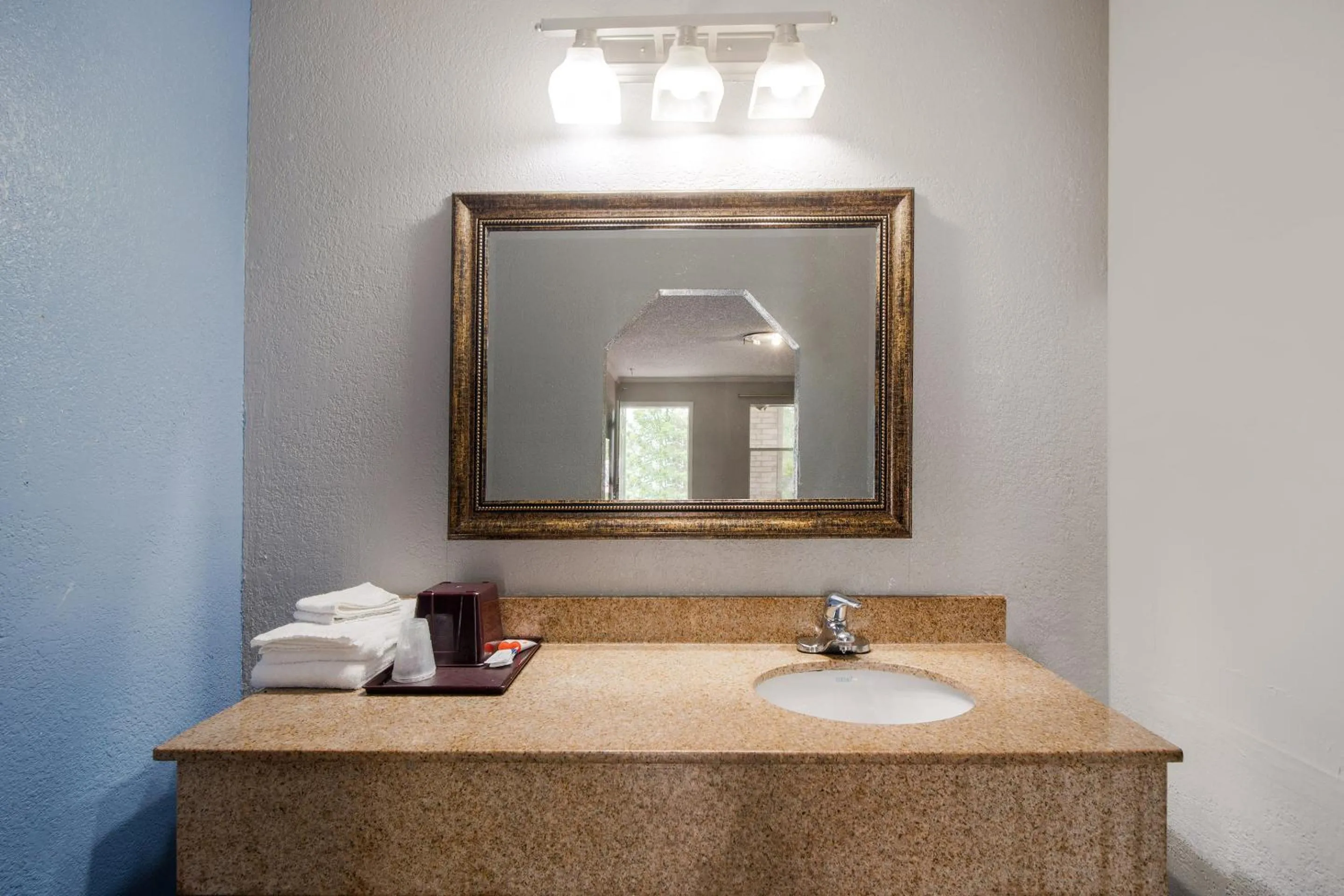 Bathroom in OYO Hotel Houston I-69 & I-610