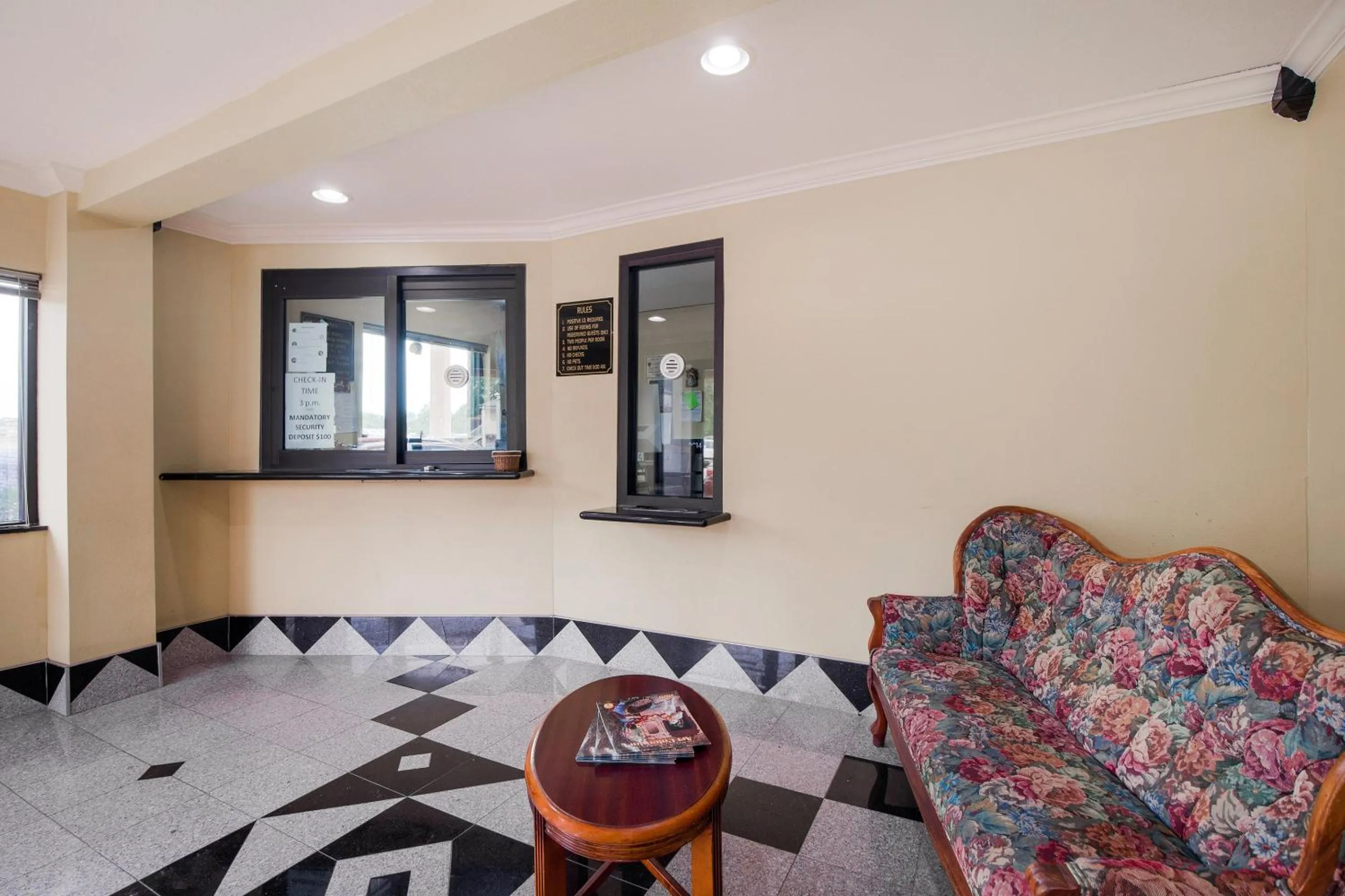 Lobby or reception, Seating Area in OYO Hotel Houston I-69 & I-610