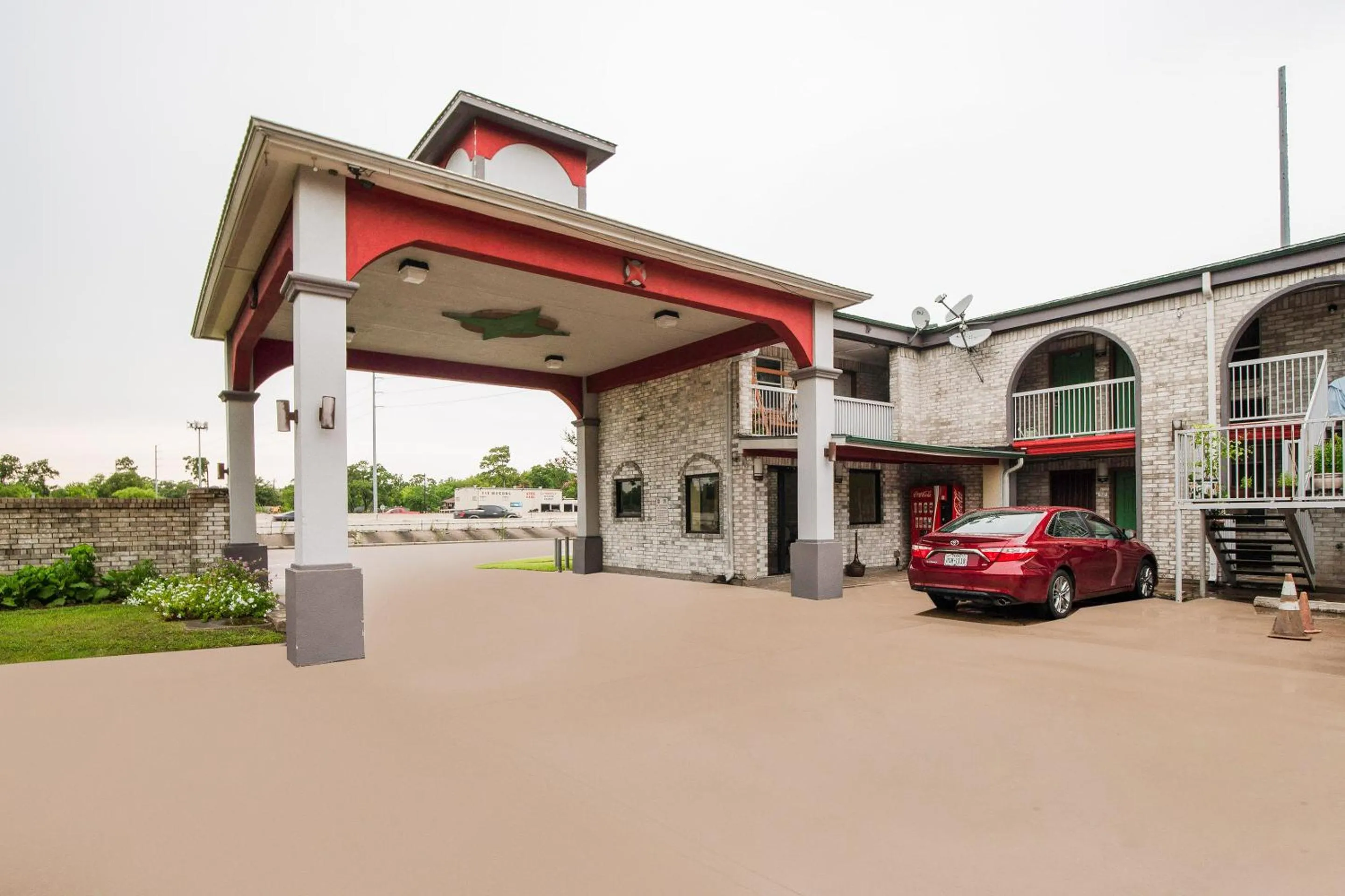 Facade/entrance, Property Building in OYO Hotel Houston I-69 & I-610