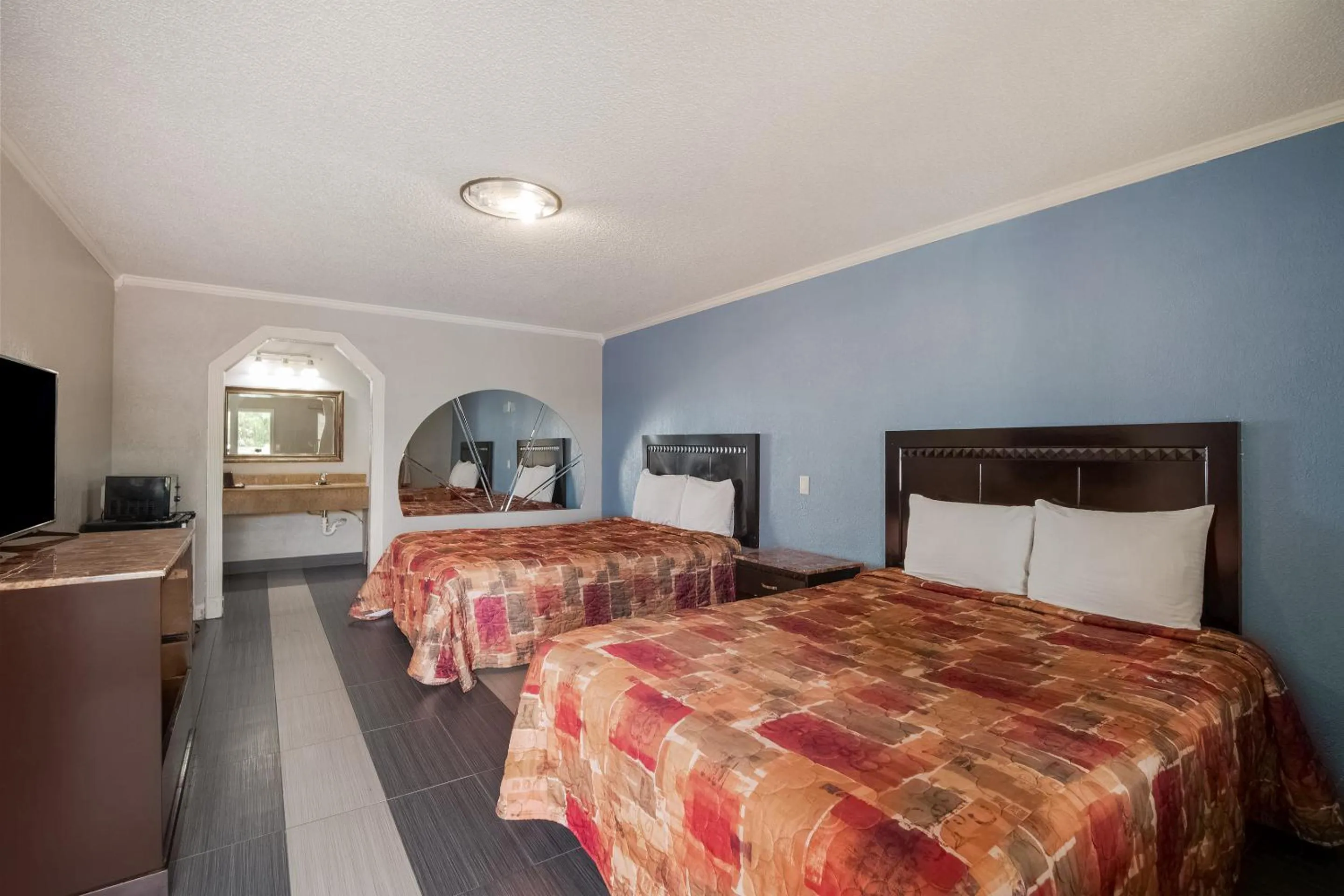 Bedroom in OYO Hotel Houston I-69 & I-610