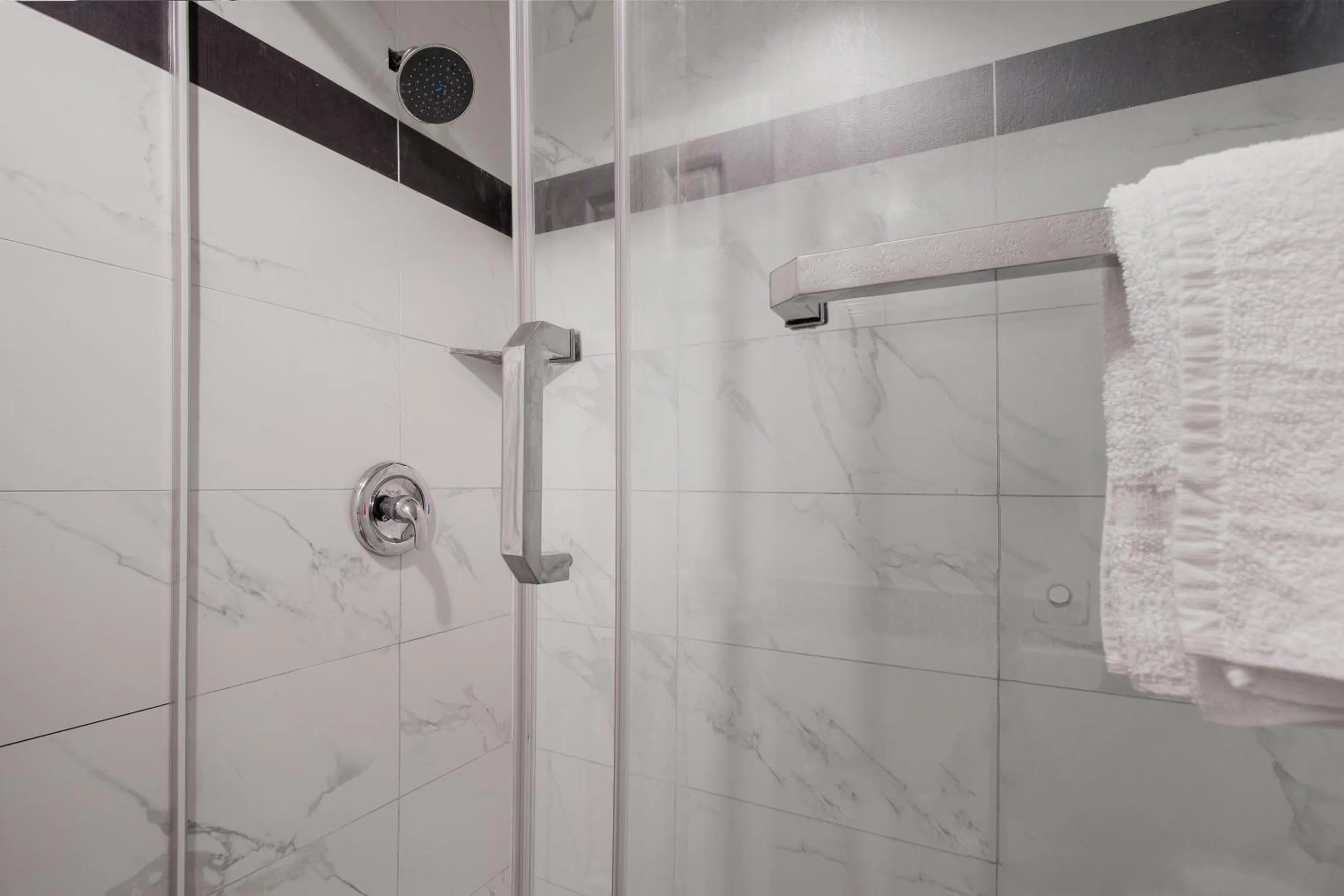 Bathroom in OYO Hotel Houston I-69 & I-610