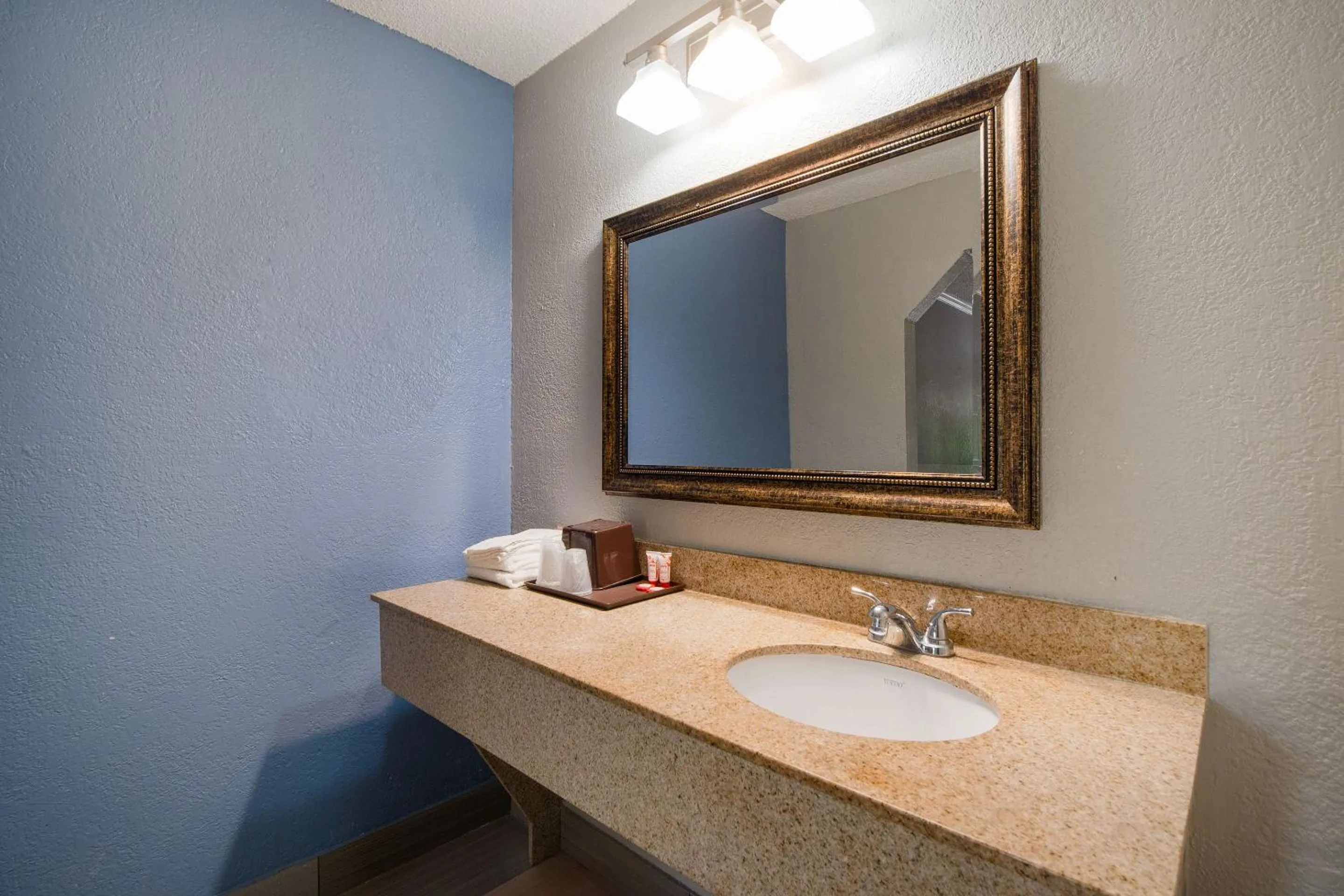 Bathroom in OYO Hotel Houston I-69 & I-610