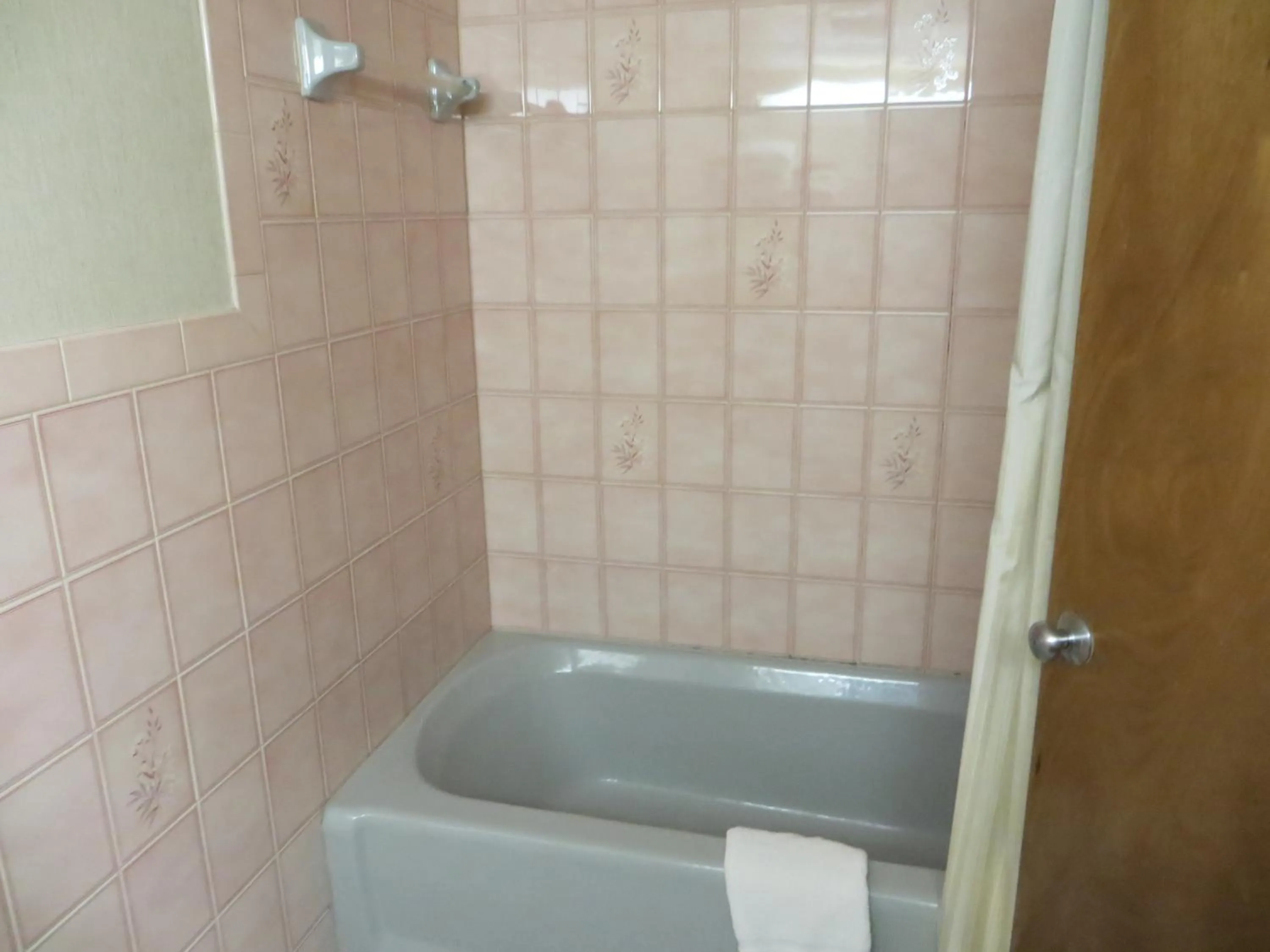 Bathroom in Riverside Motor Lodge - Pigeon Forge