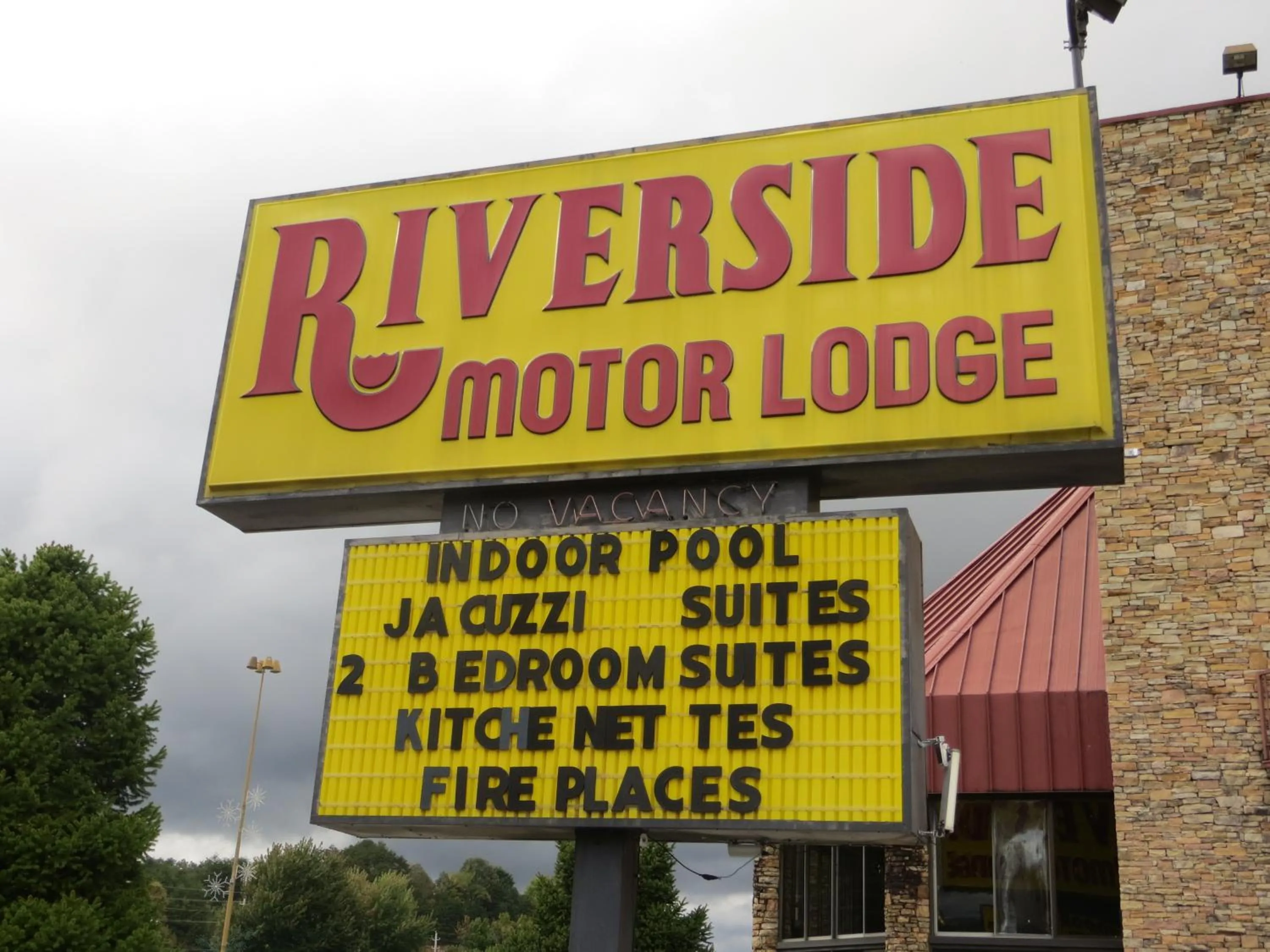 Day in Riverside Motor Lodge - Pigeon Forge